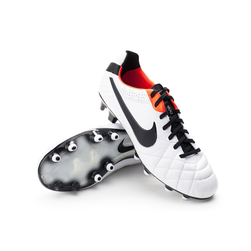 nike tiempo moulded football boots
