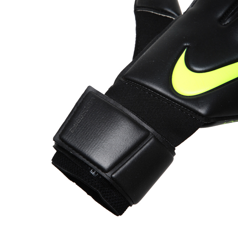Перчатки вратарские Nike GK Vapor CGP3-New GS0352-010 