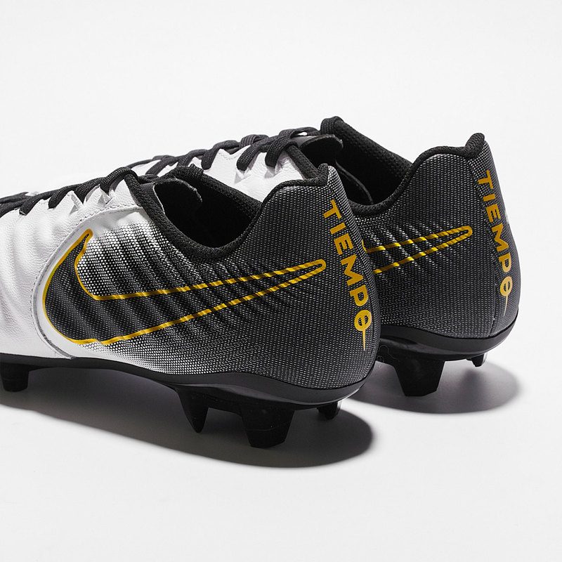 Бутсы Nike Tiempo Legend 7 Academy FG AO2596-100