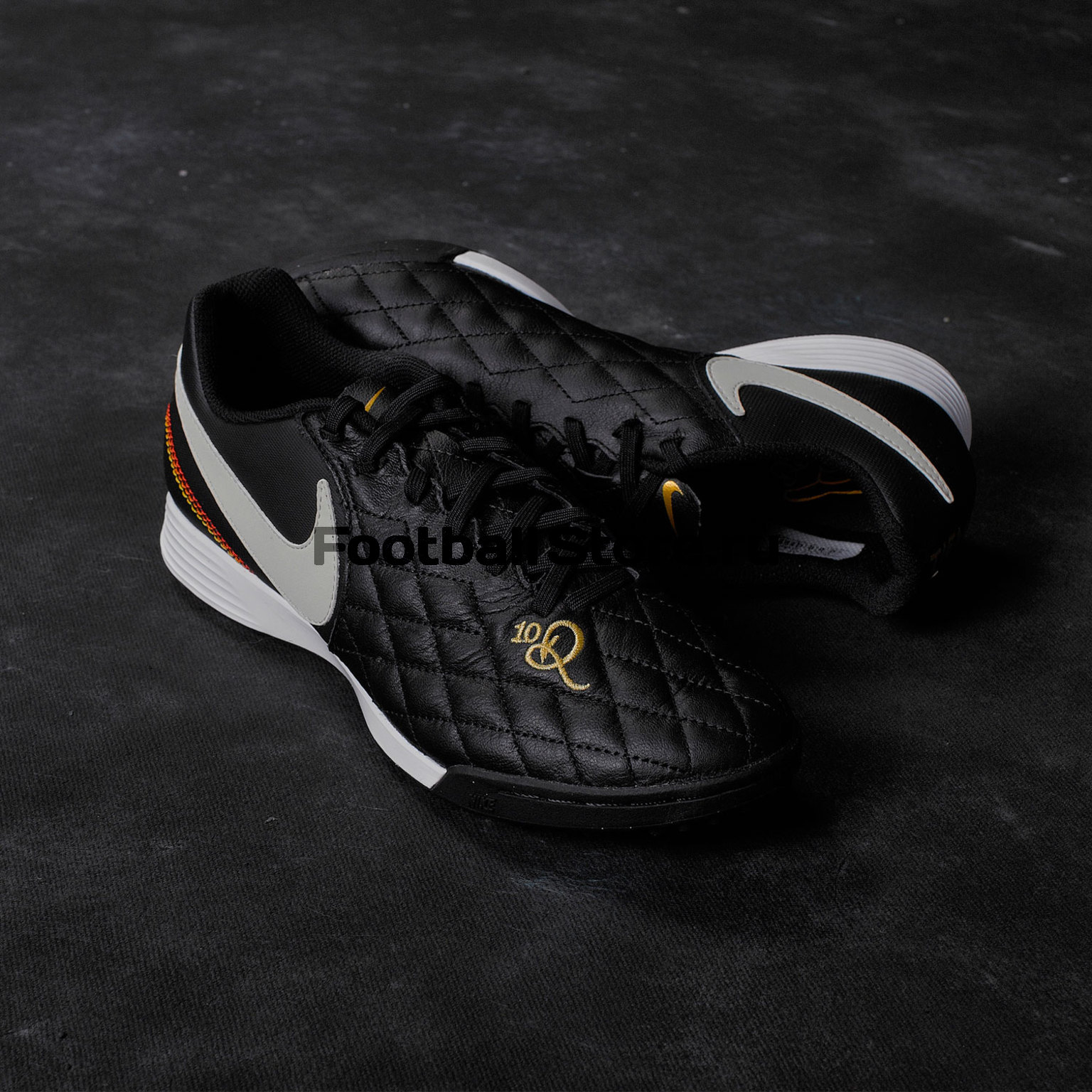 Шиповки Nike Ronaldinho Legend 7 Academy TF AQ2218-027