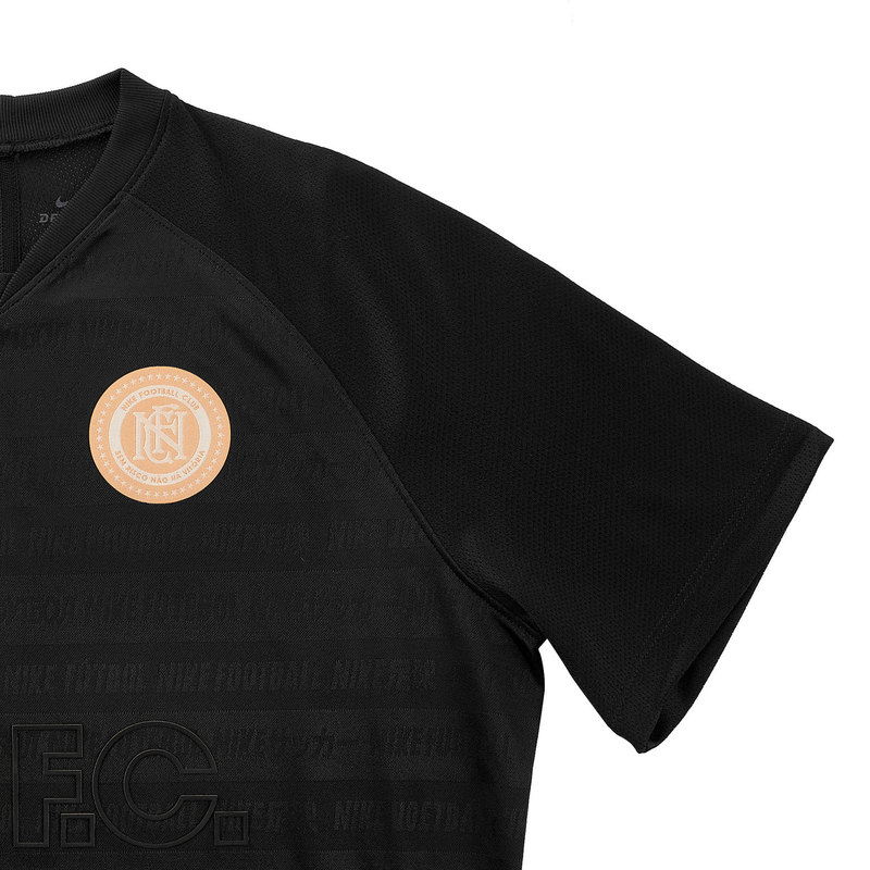 Футболка женская Nike F.C. CD9152-010