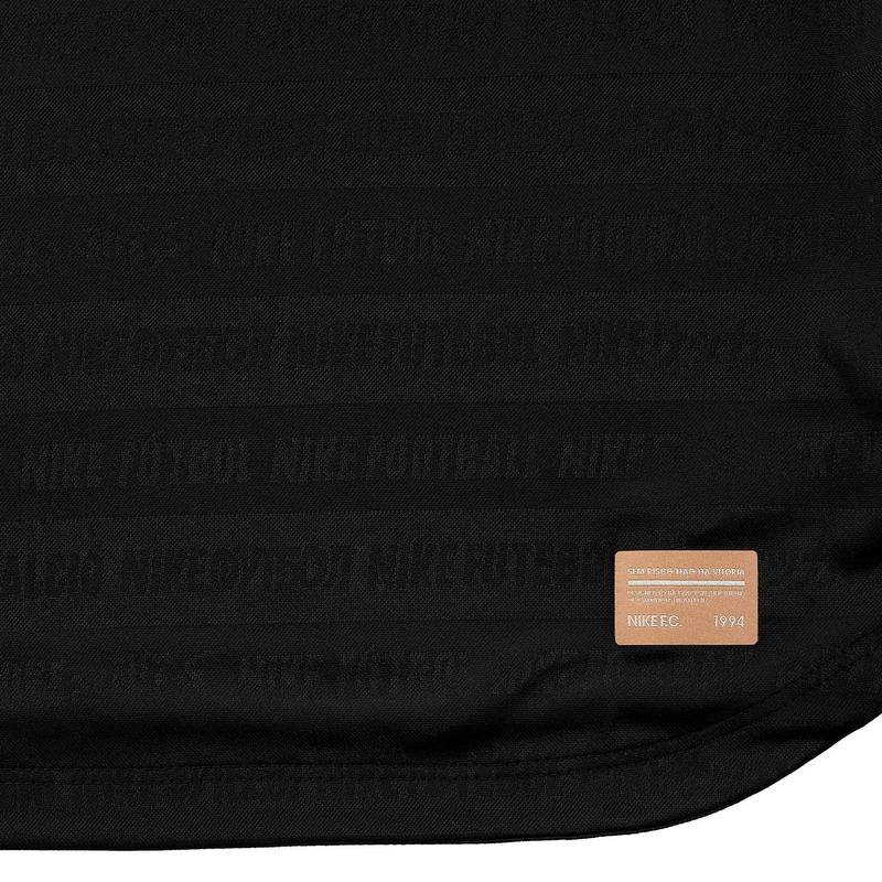 Футболка женская Nike F.C. CD9152-010