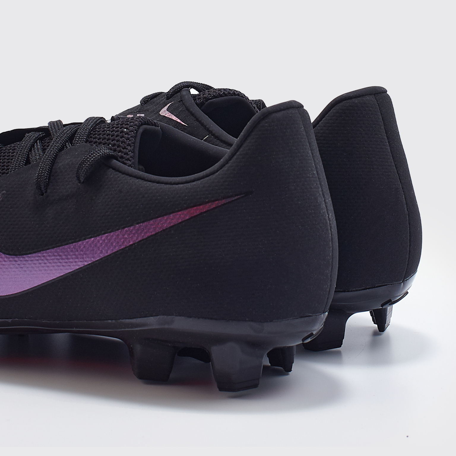 Бутсы Nike Phantom Venom Academy FG AO0566-010