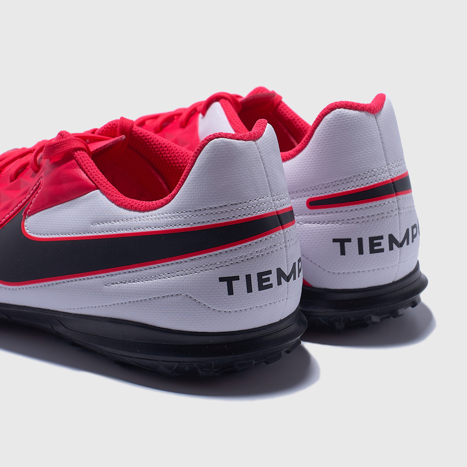 Шиповки Nike Tiempo Legend 8 Club TF AT6109-606