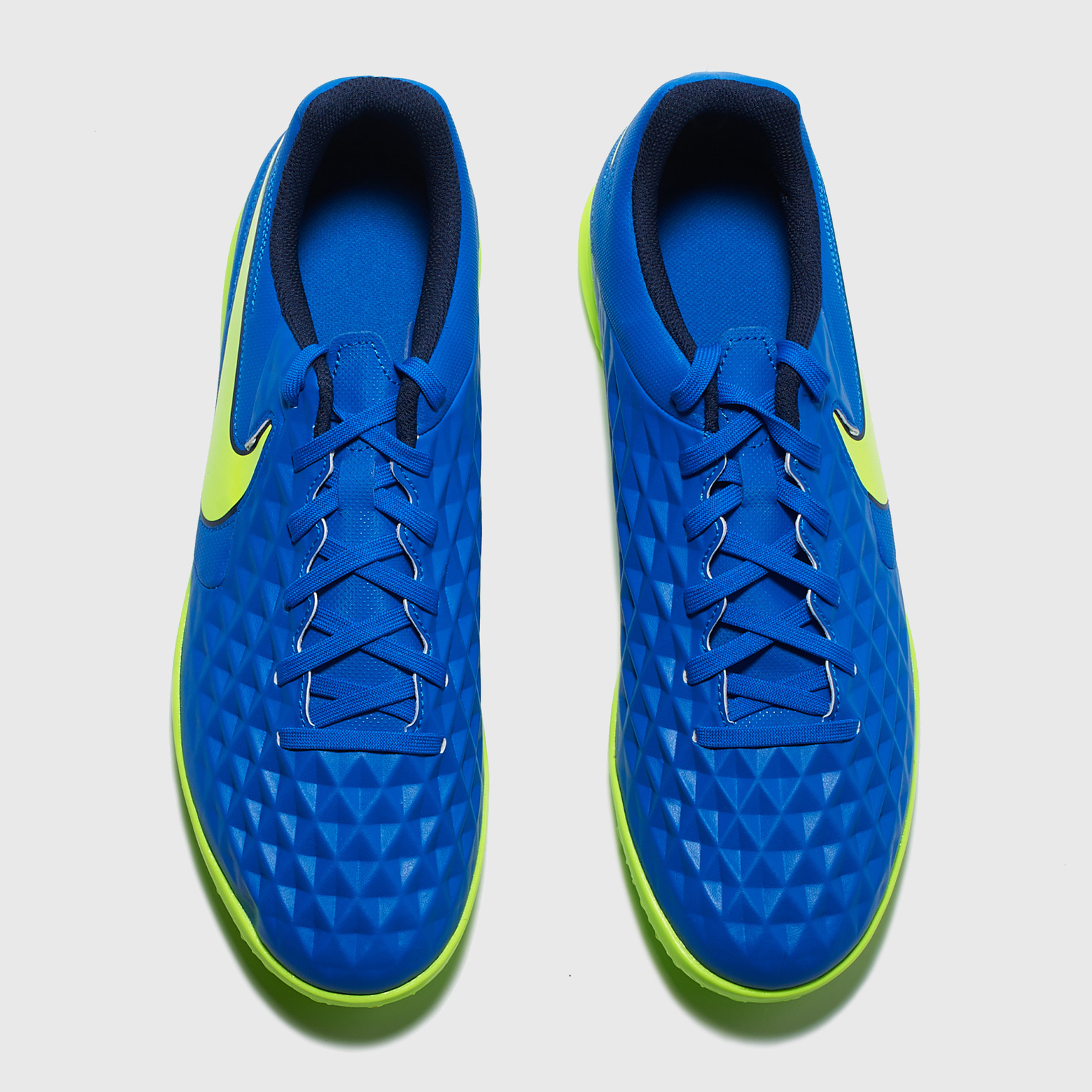 Шиповки Nike Legend 8 Club TF AT6109-474