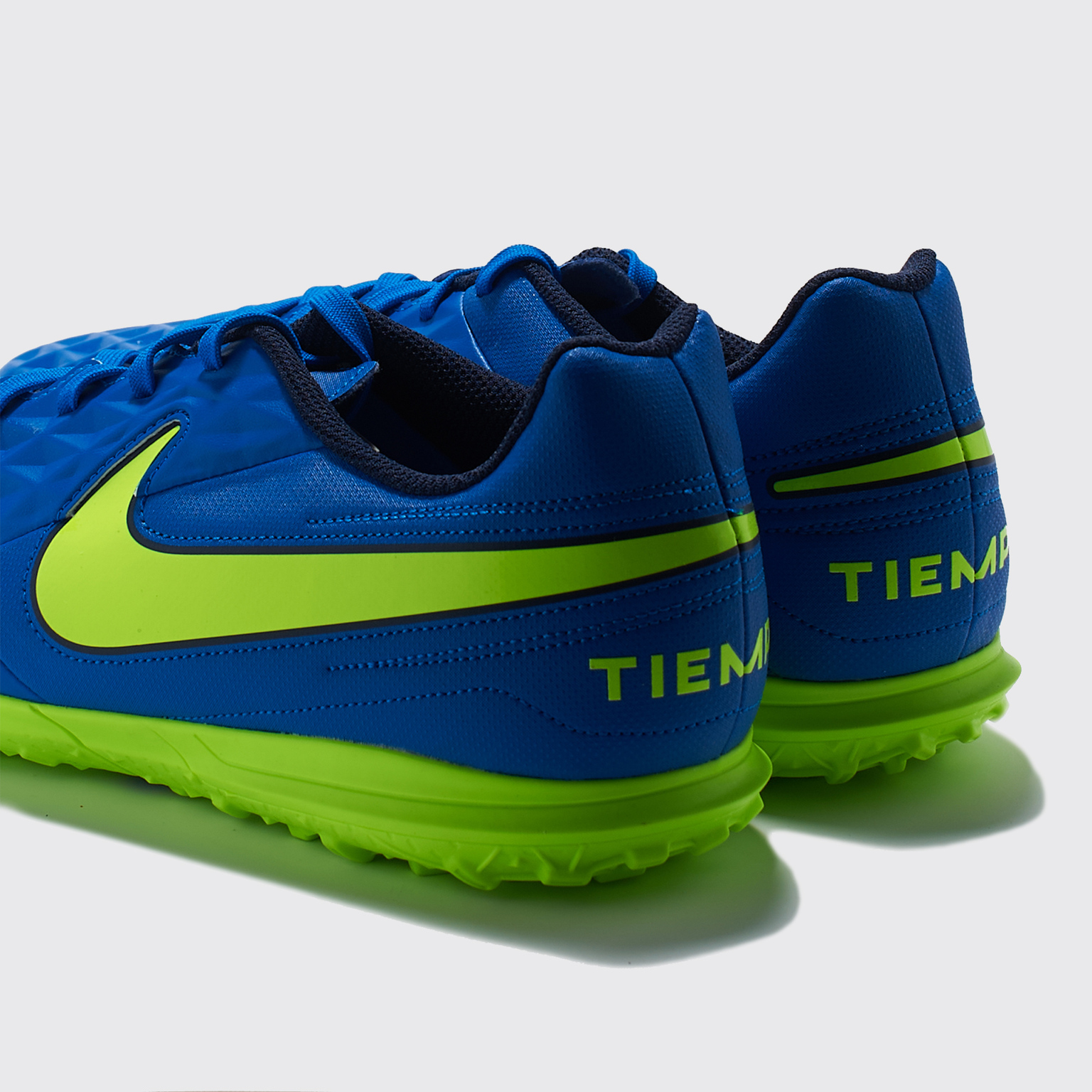 Шиповки Nike Legend 8 Club TF AT6109-474