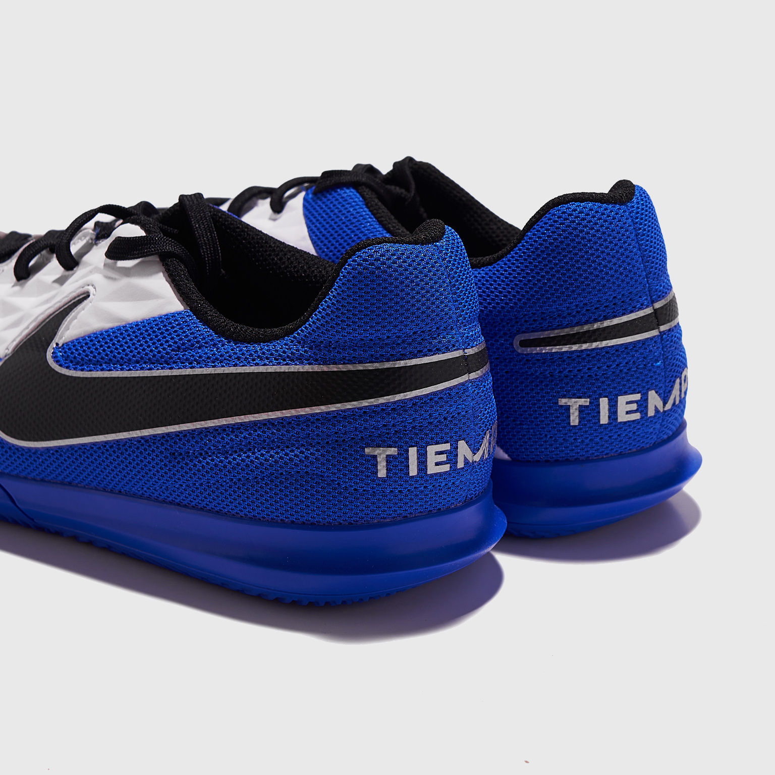 Nike Legend 8 Club IC AT6110 104 footballstore