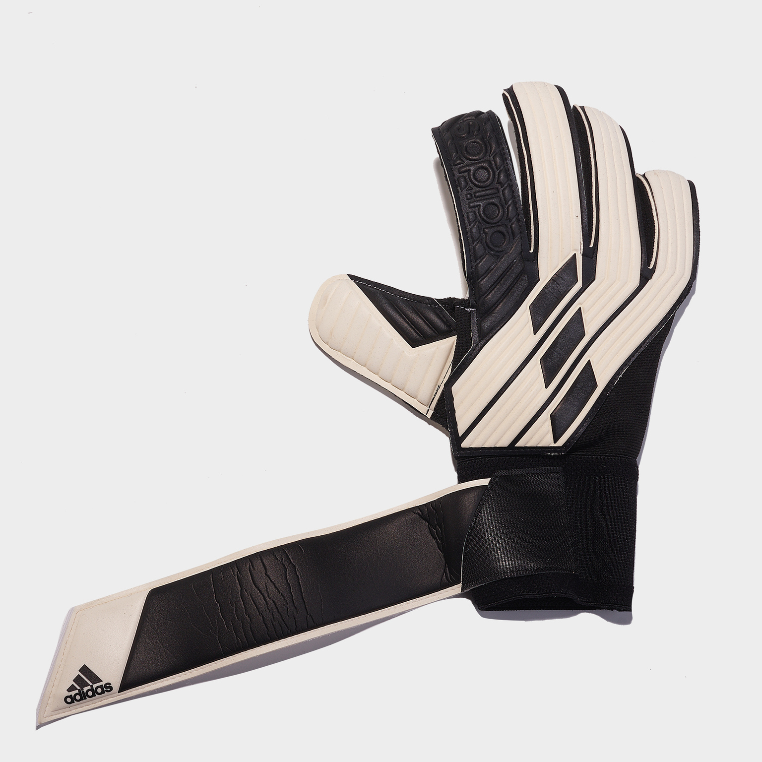 Перчатки вратарские Adidas Tiro LGE GI6381