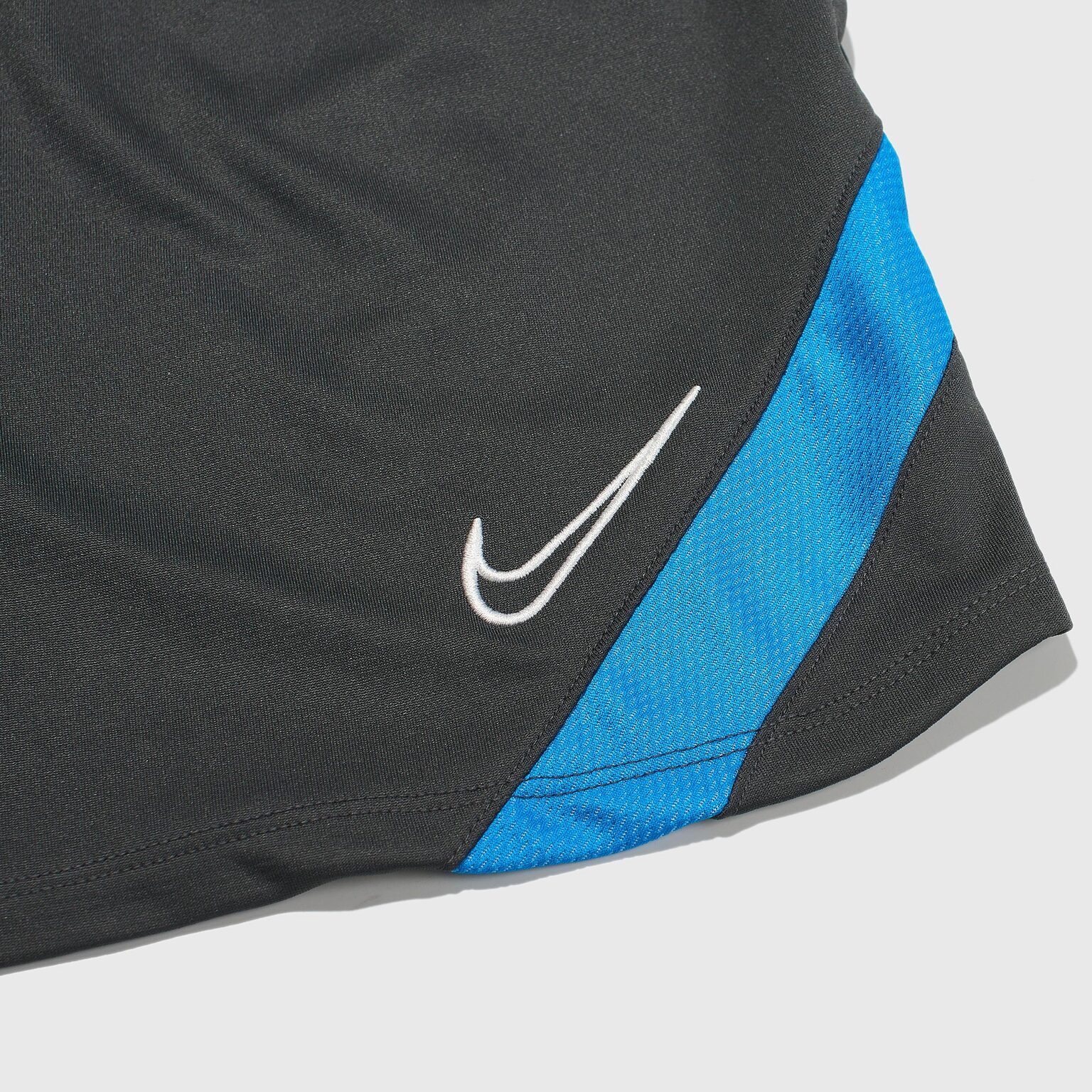 Шорты тренировочные женские Nike Dry Academy BV6938-062