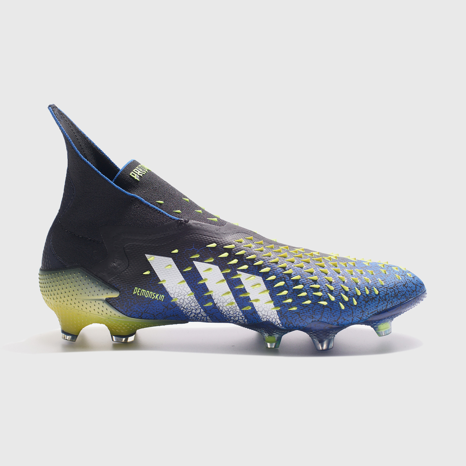 Бутсы Adidas Predator Freak + FG FY0749