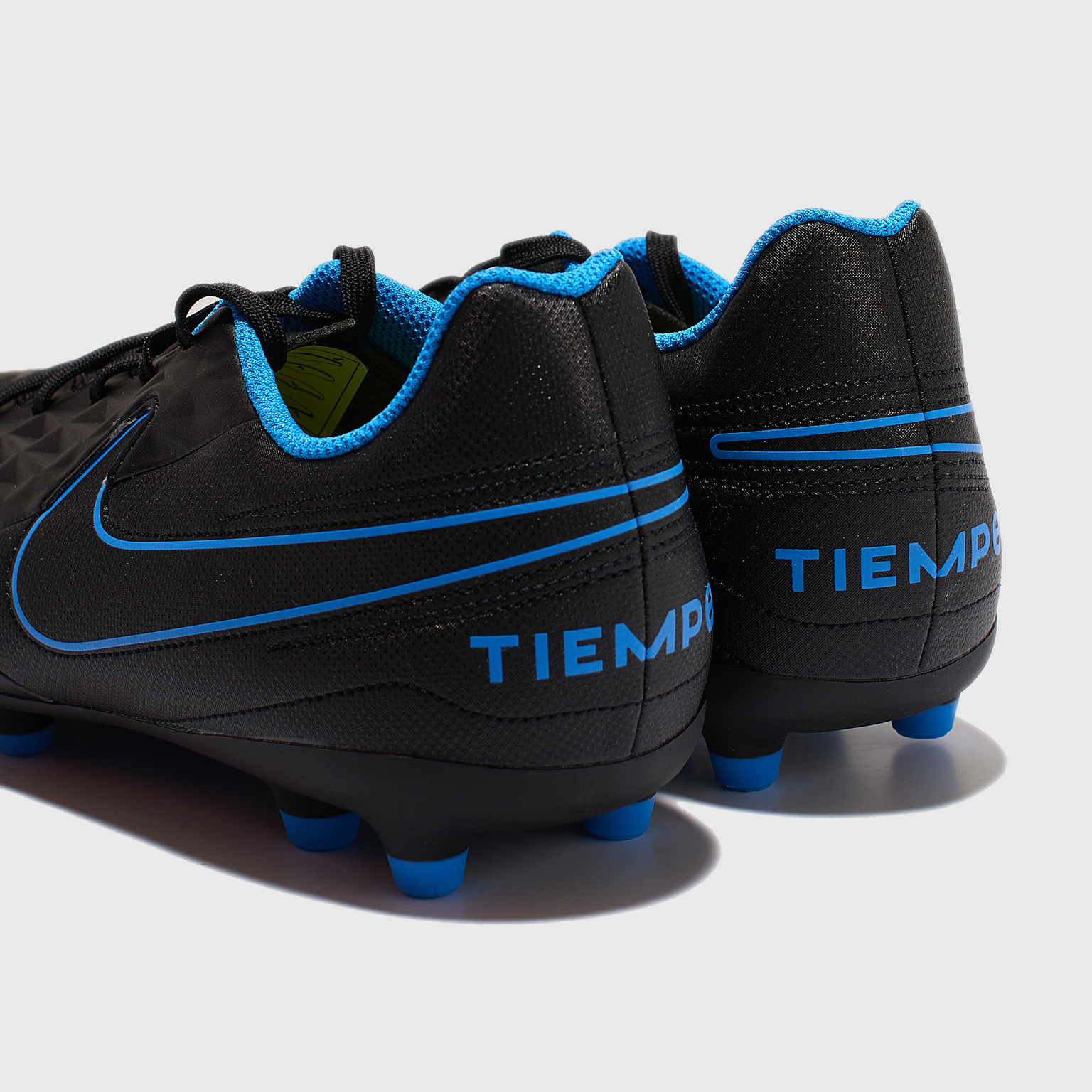 Бутсы Nike Tiempo Legend 8 Club FG/MG AT6107-090