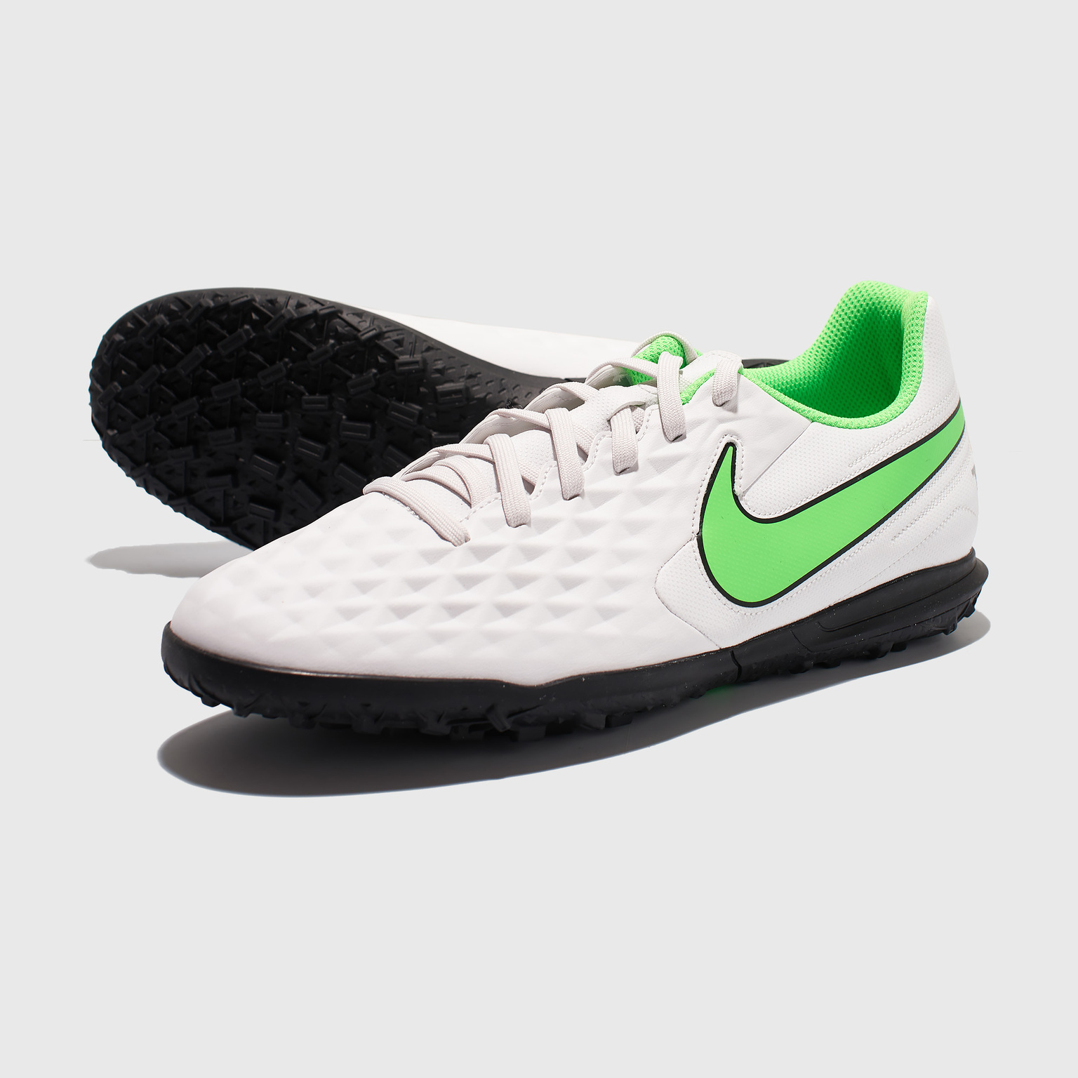 Шиповки Nike Tiempo Legend 8 Club TF AT6109-030