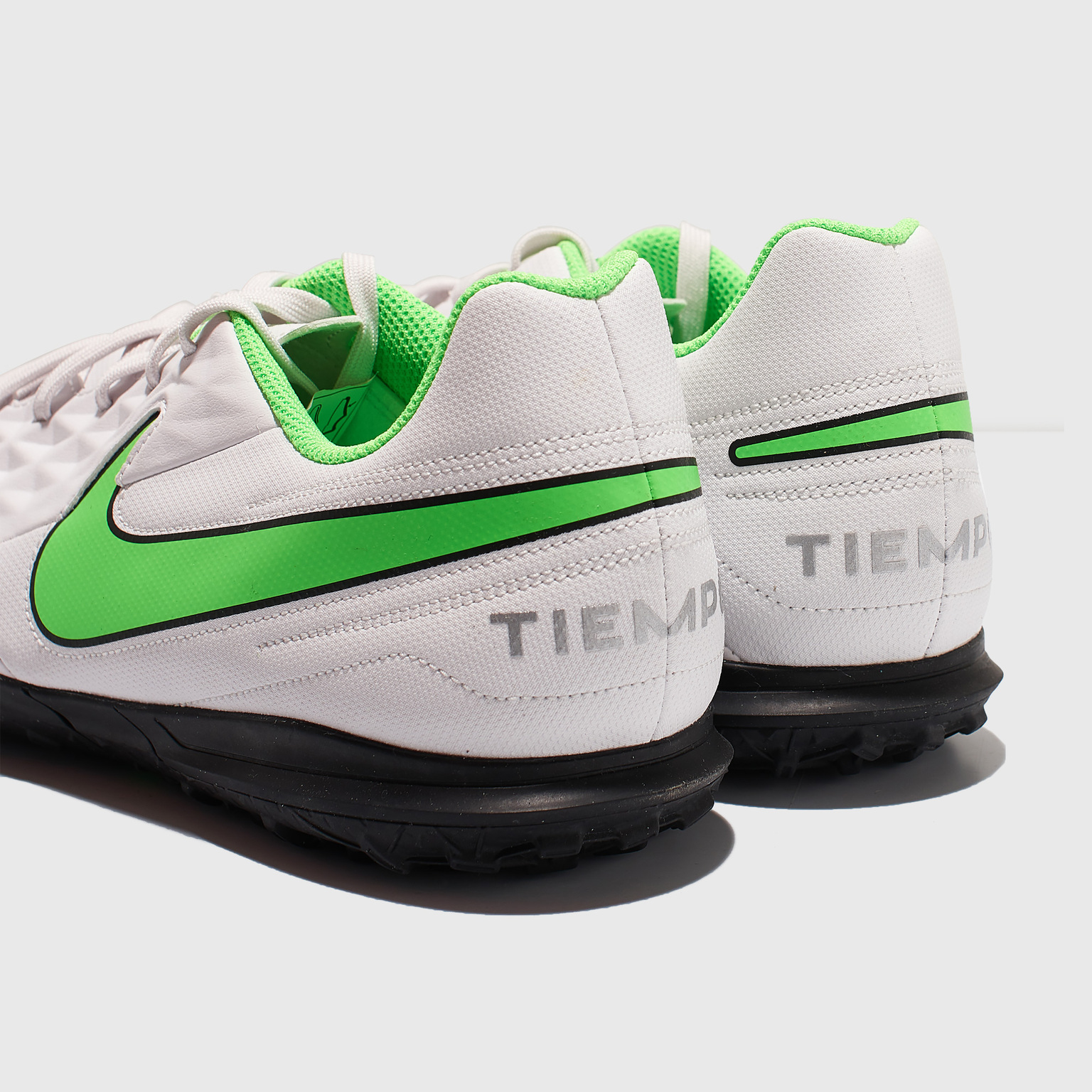 Шиповки Nike Tiempo Legend 8 Club TF AT6109-030