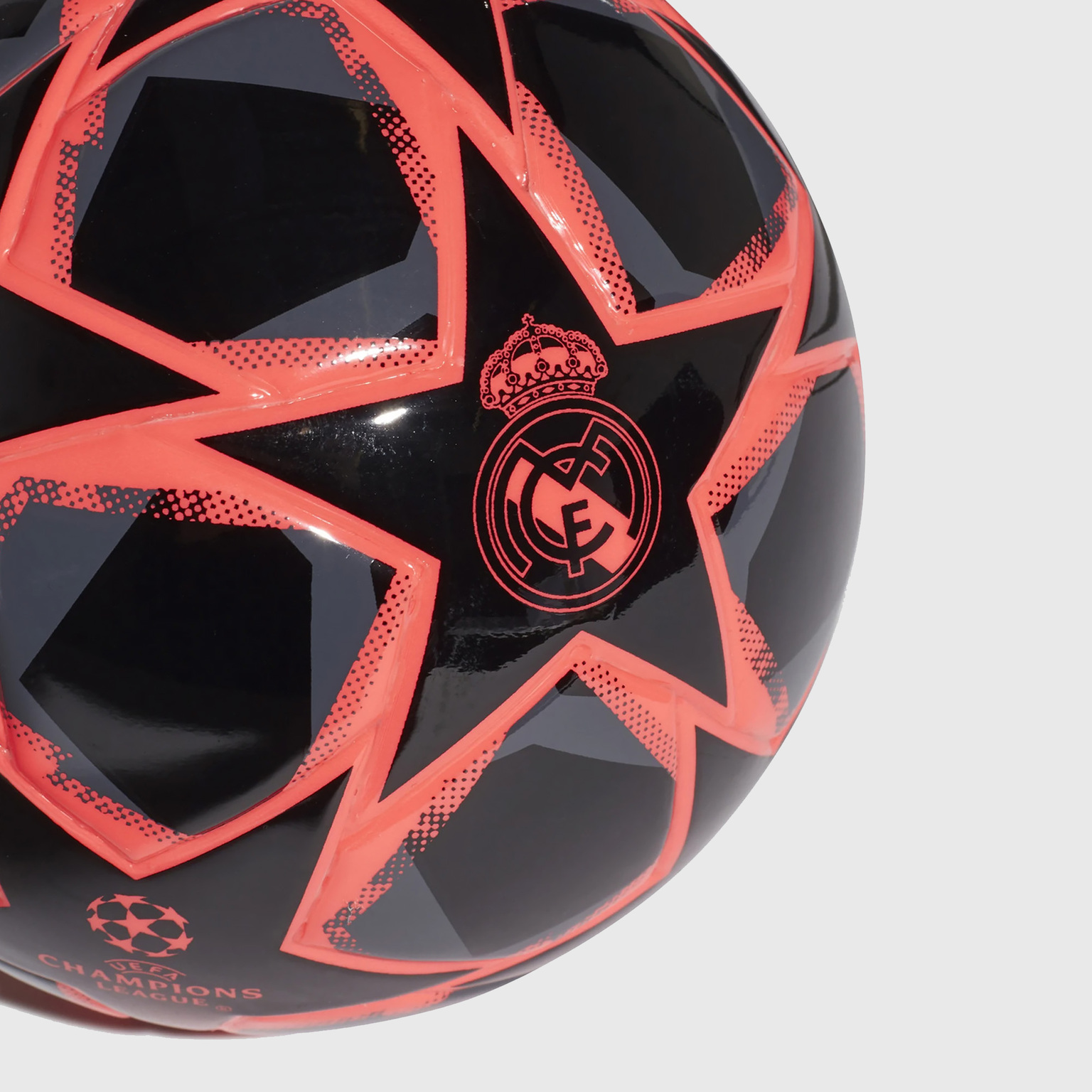 Мяч сувенирный Adidas Real Madrid mini FS0268