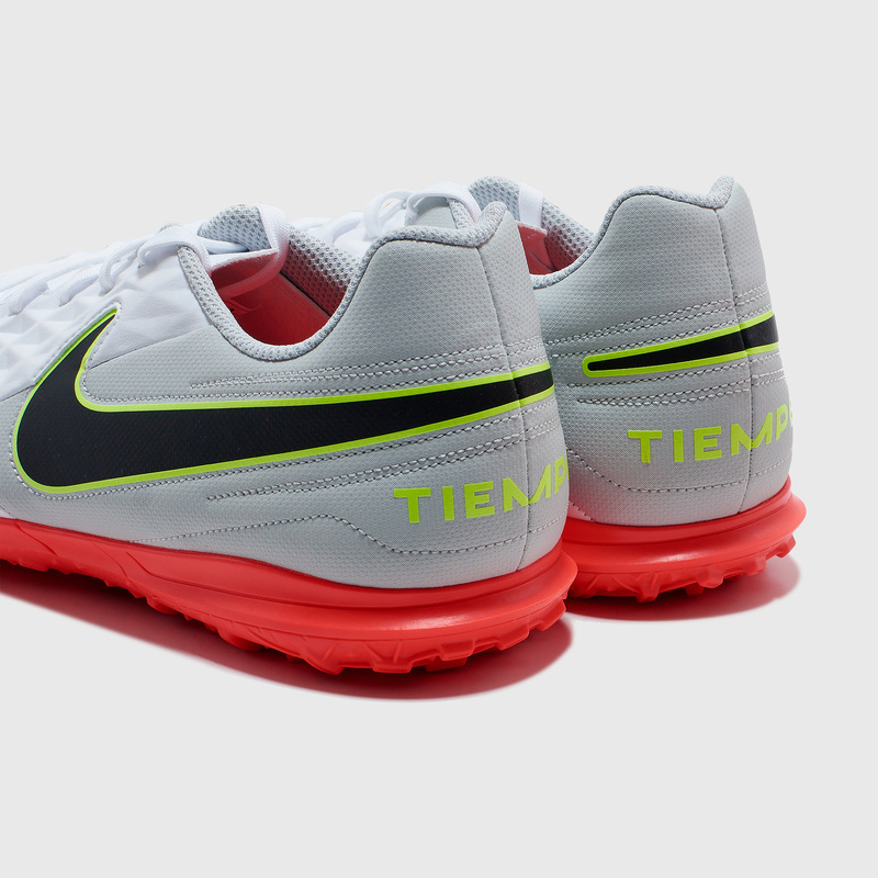 Шиповки Nike Tiempo Legend 8 Club TF AT6109-106