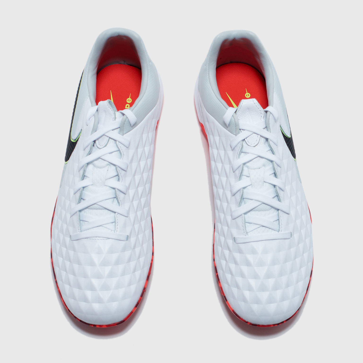 Шиповки Nike Legend 8 Pro TF AT6136-106