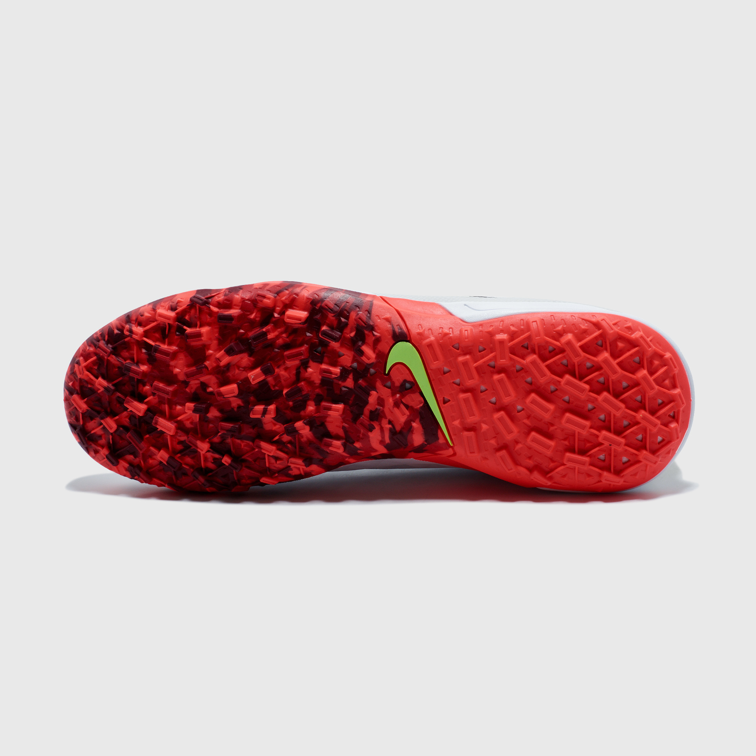 Шиповки Nike Legend 8 Pro TF AT6136-106