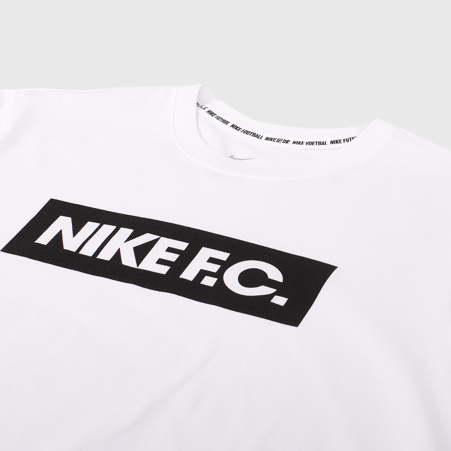 Футболка хлопковая Nike F.C.Tee Essentials CT8429-100