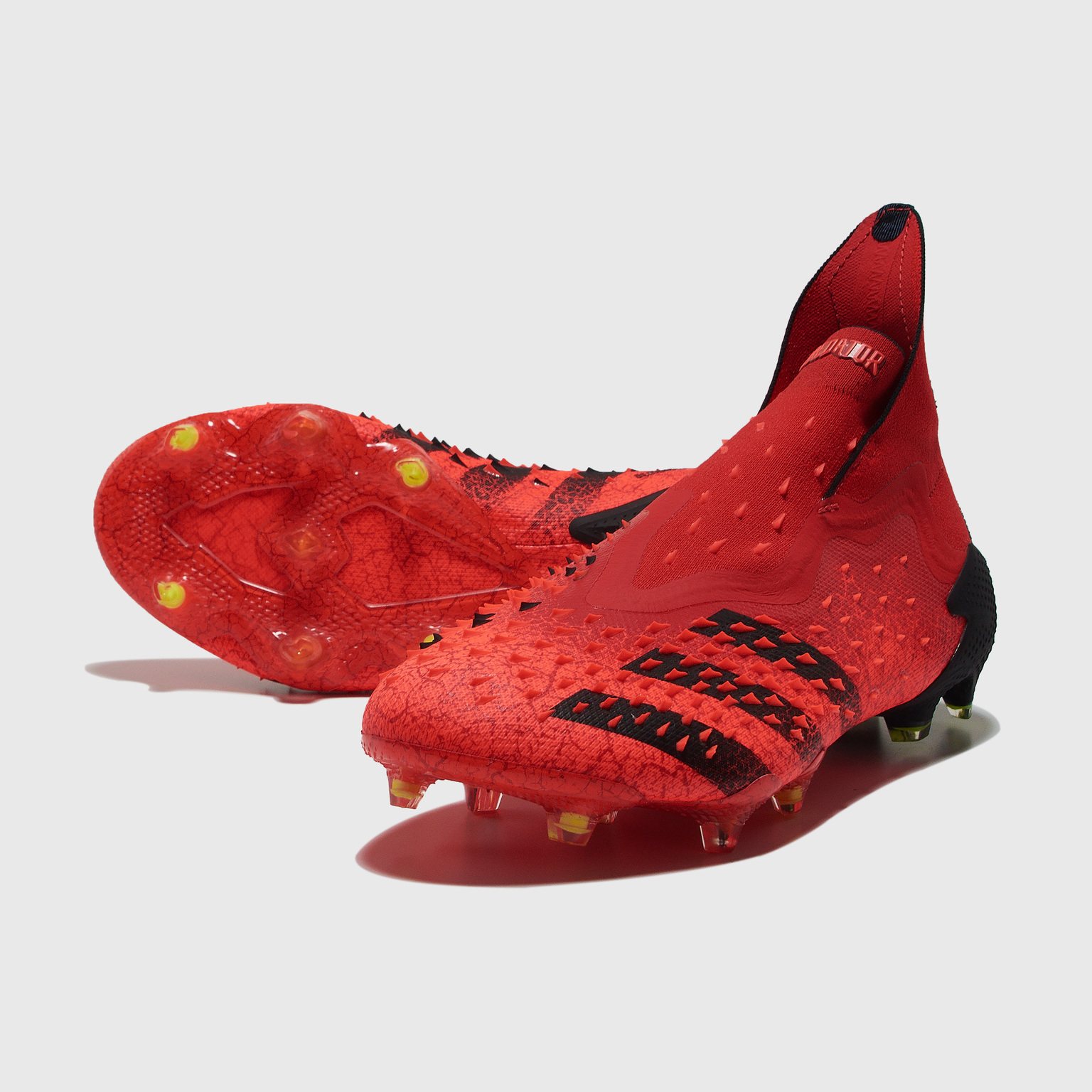 Бутсы Adidas Predator Freak + FG FY6238