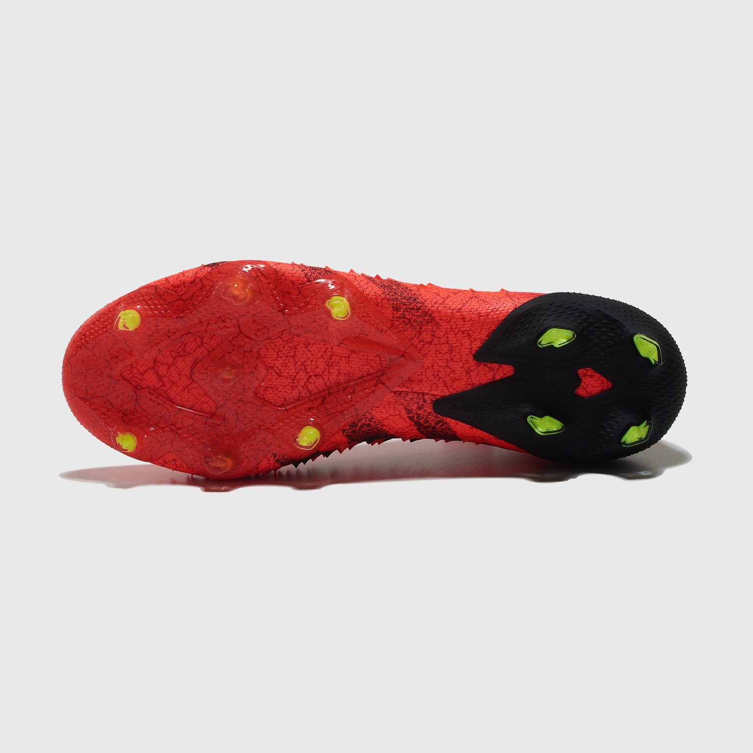 Бутсы Adidas Predator Freak + FG FY6238 