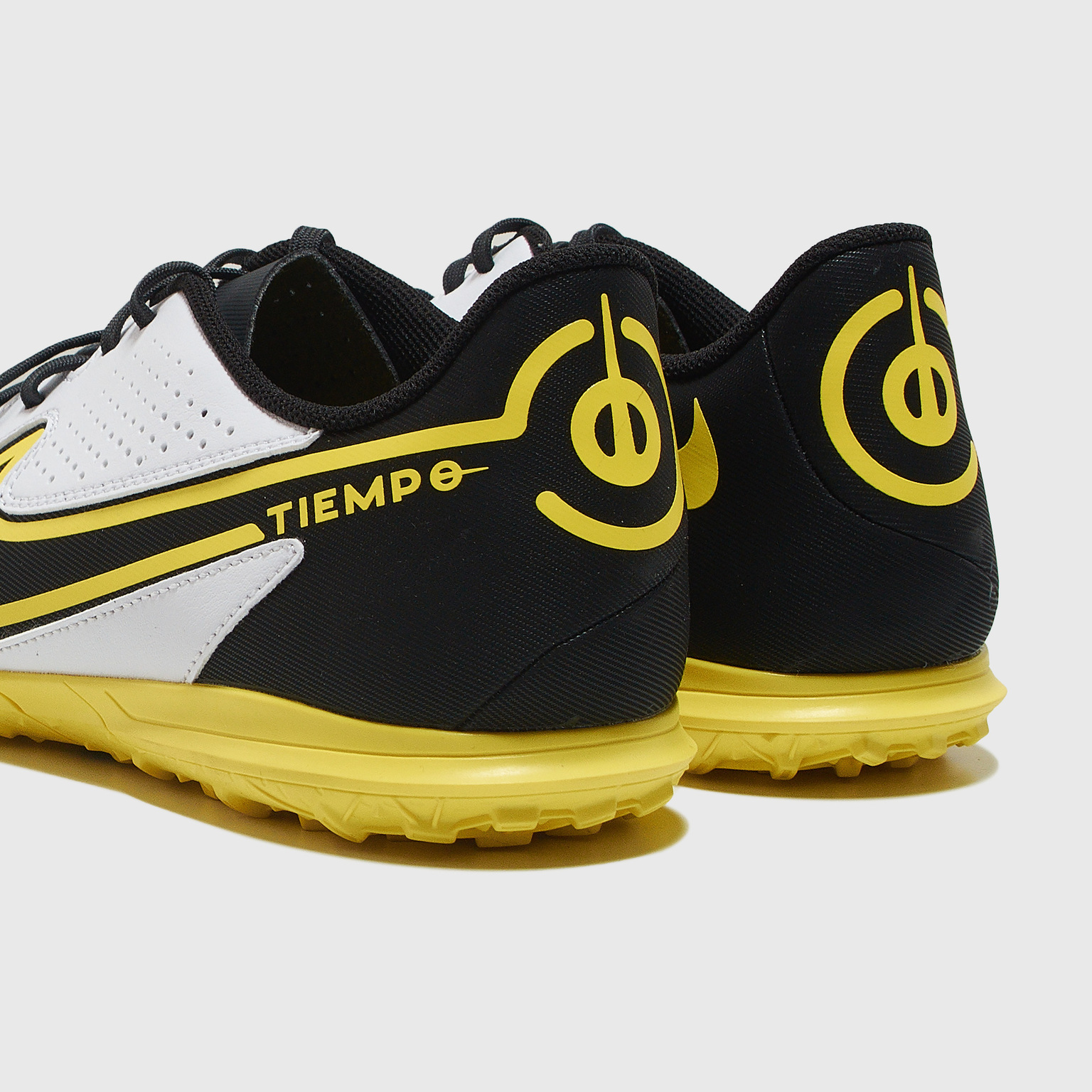 Шиповки Nike Tiempo Legend 9 Club TF DA1193-107