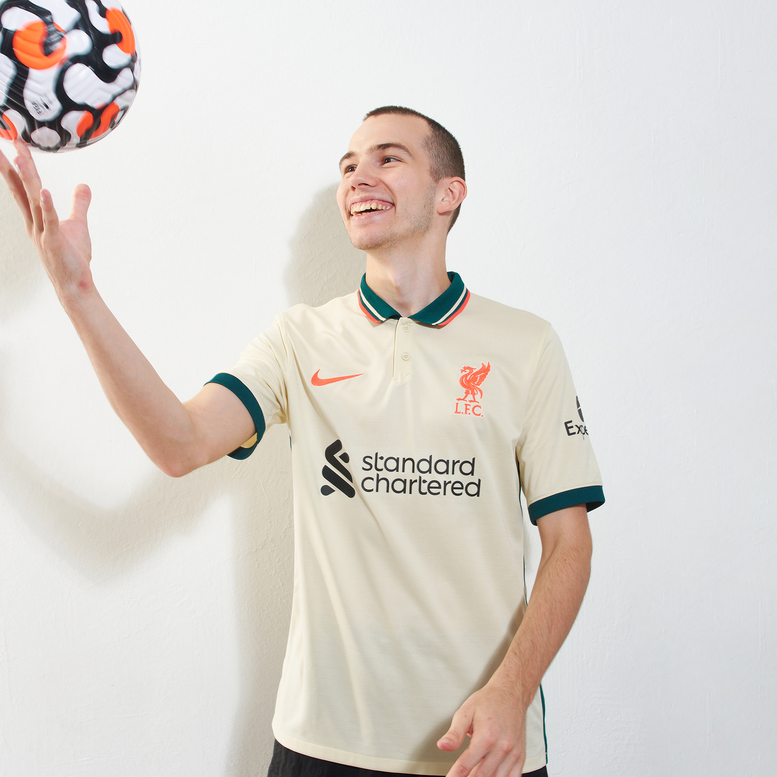 Футболка игровая выездная Nike Liverpool сезон 2021/22