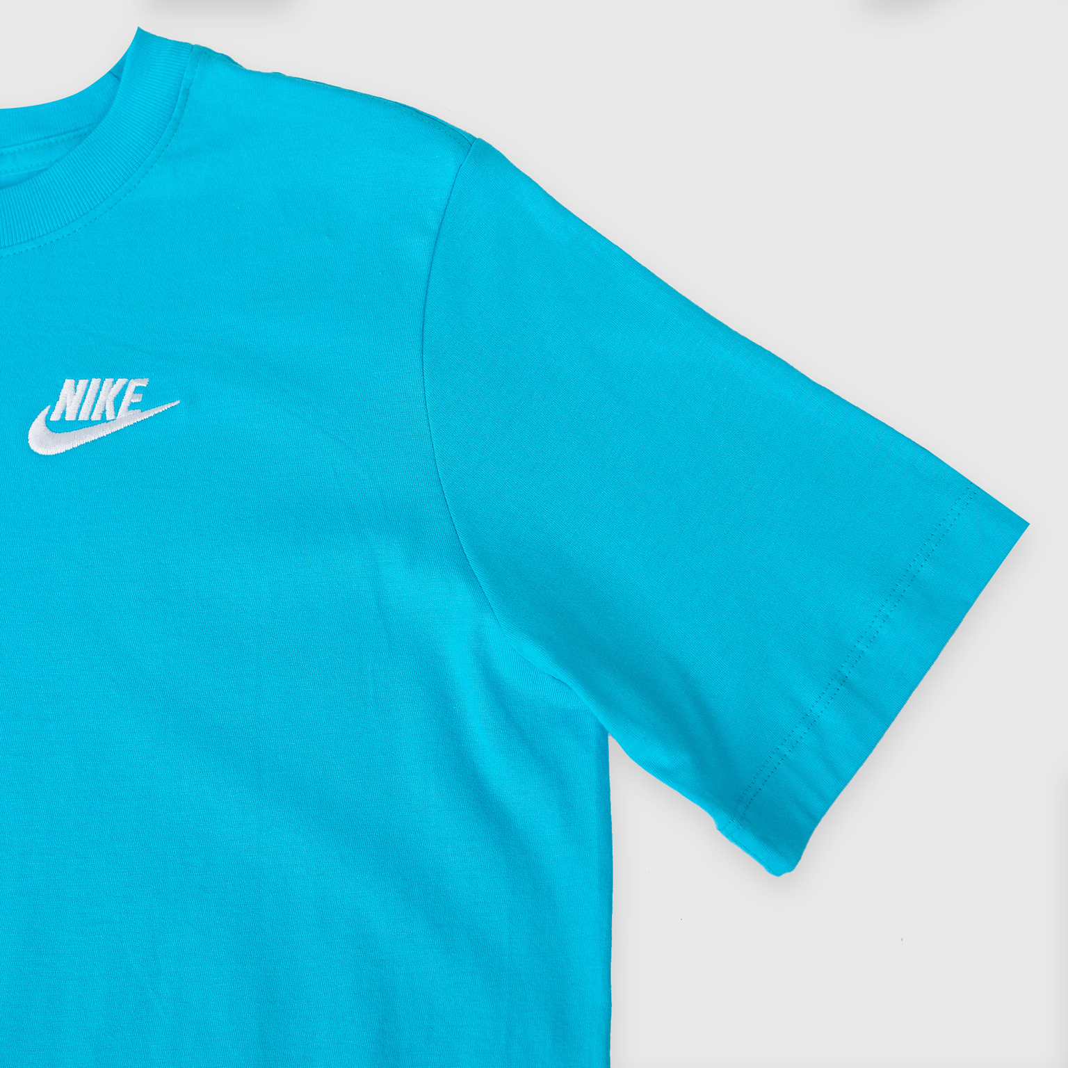 Футболка подростковая хлопковая Nike Tee EMB Futura AR5254-447