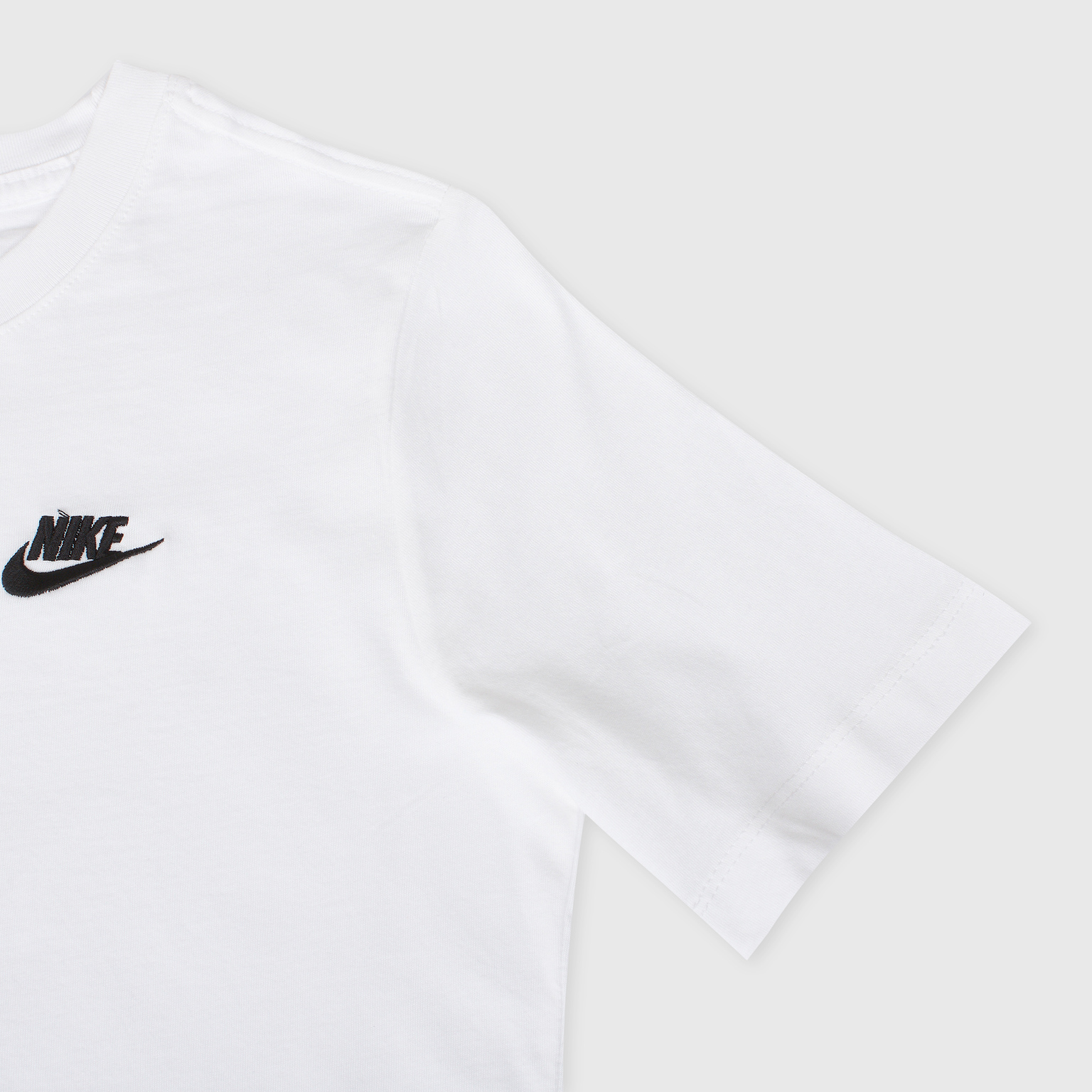 Футболка подростковая хлопковая Nike Tee EMB Futura AR5254-100