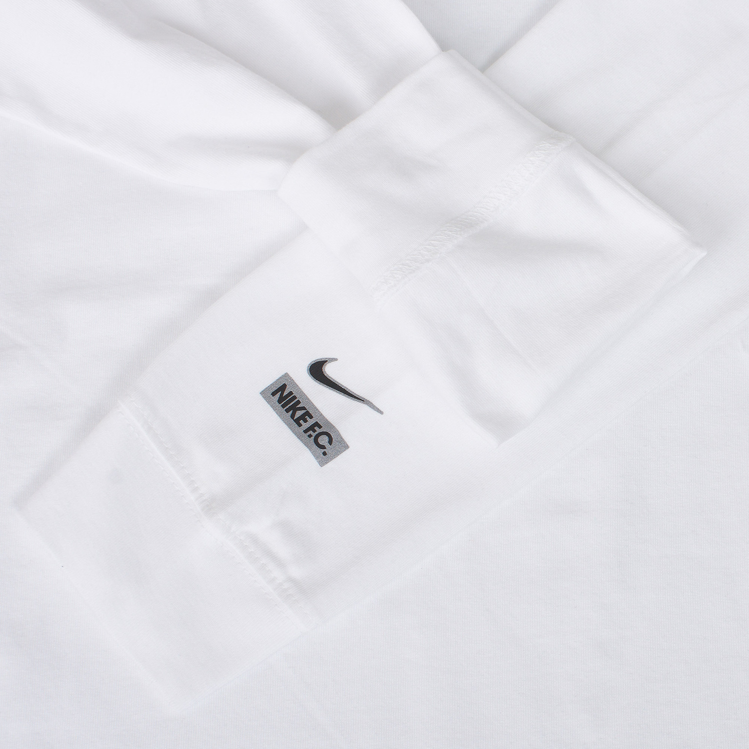 Футболка хлопковая Nike F.C. Seasonal Grph Tee DH3942-100