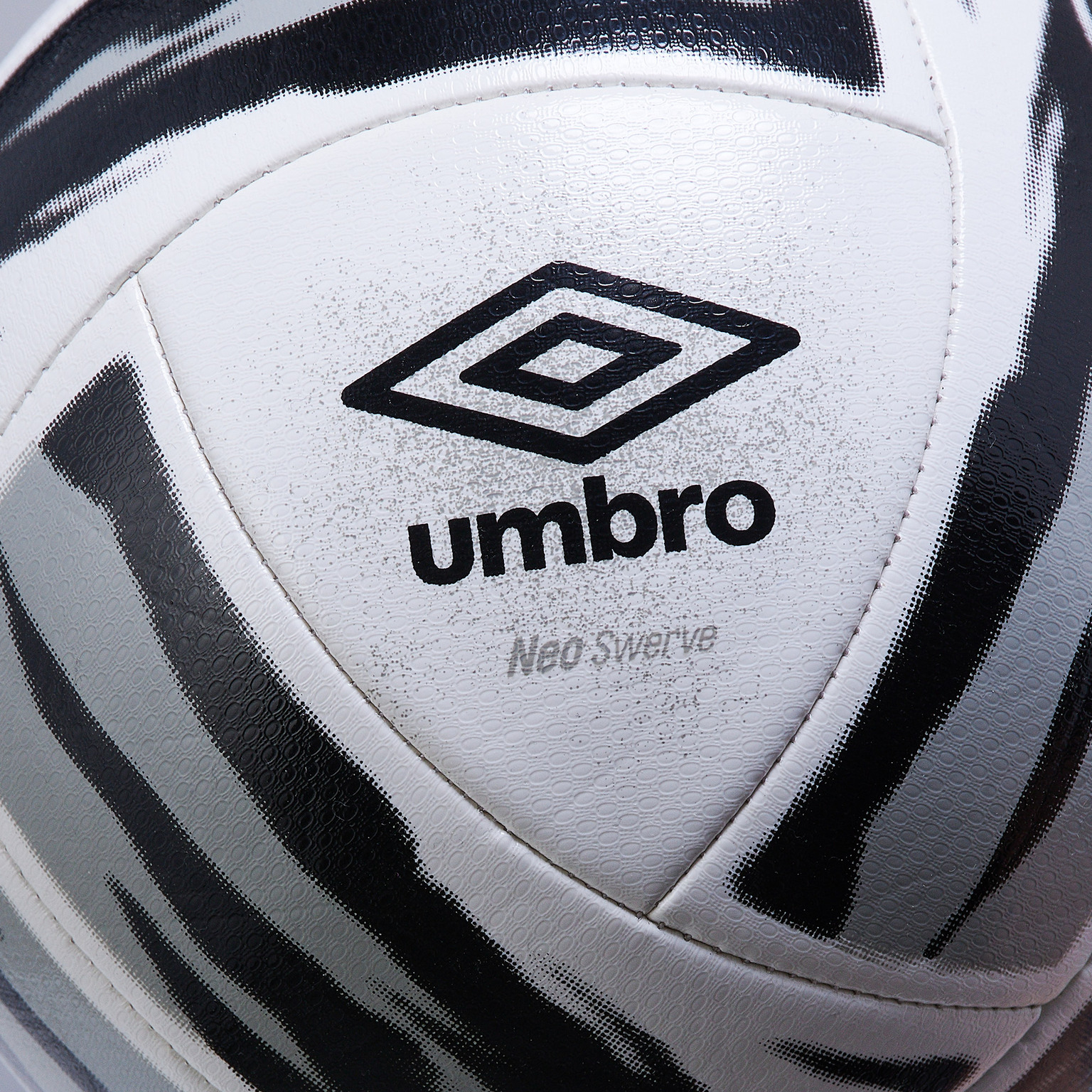 Футбольный мяч Umbro Neo Swerve Non IMS 21145U-JYN