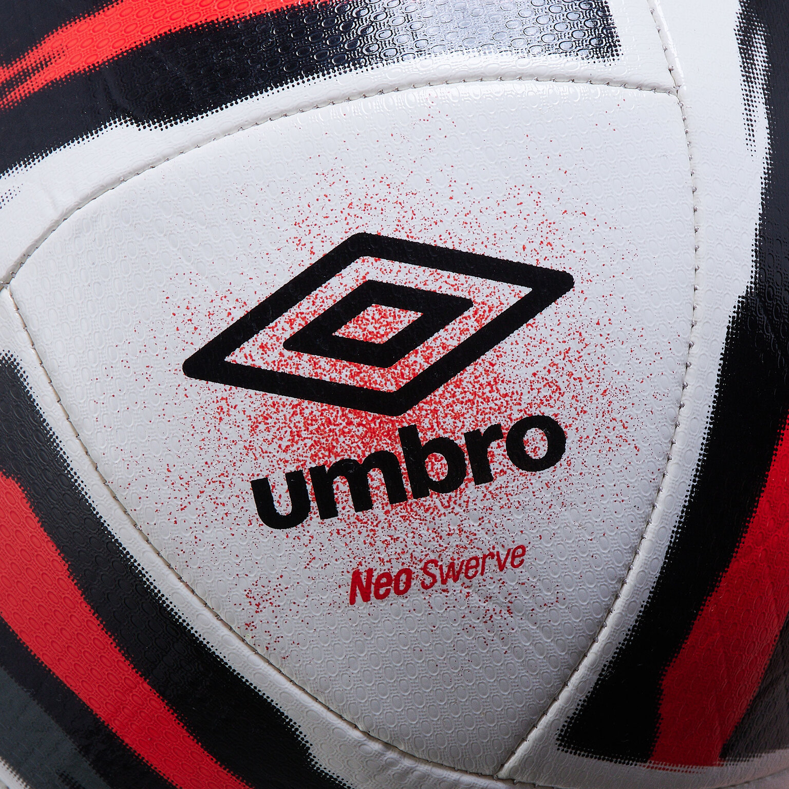 Футбольный мяч Umbro Neo Swerve 21079U-CRD