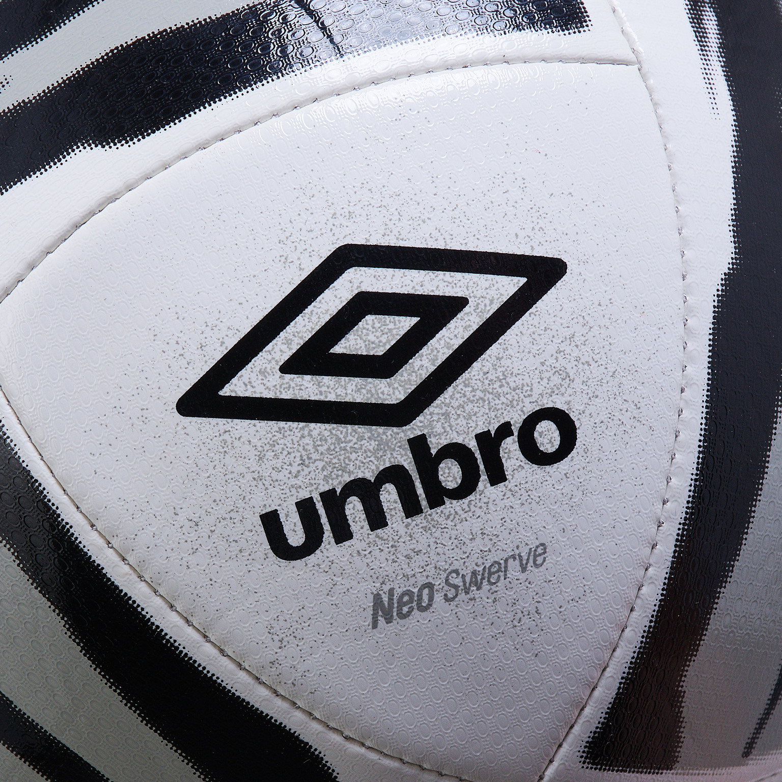 Футбольный мяч Umbro Neo Swerve 21079U-JYN