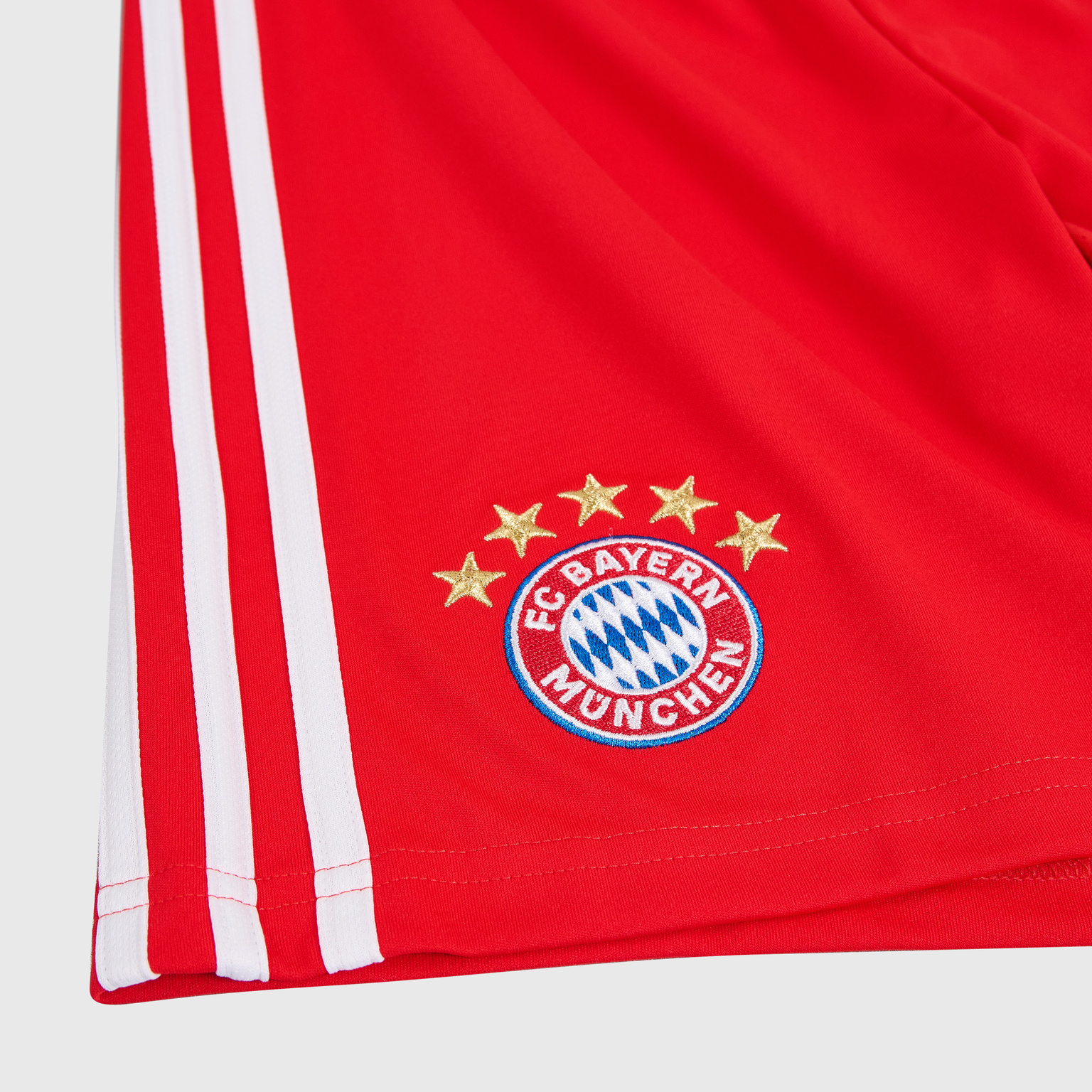 Шорты домашние подростковые Adidas Bayern сезон 2022/23