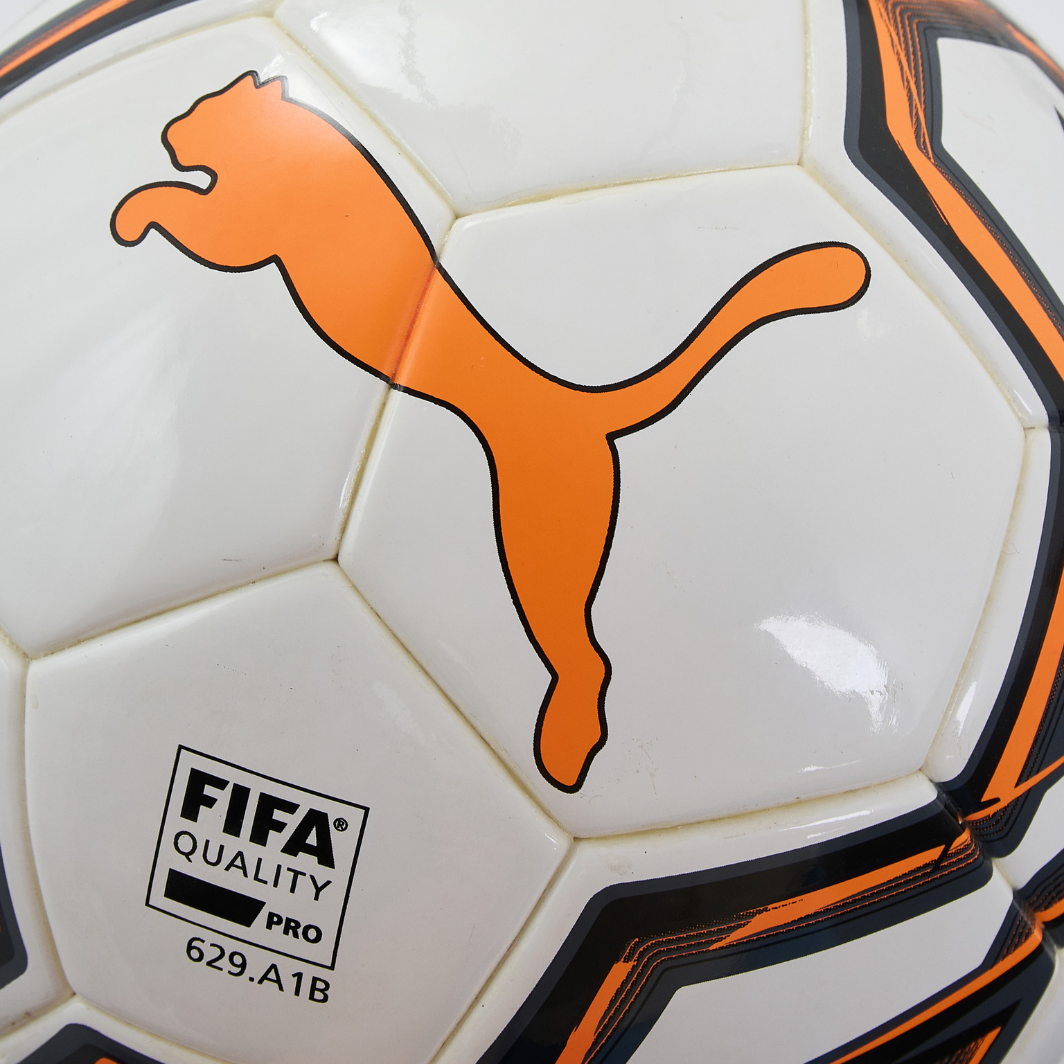 Футзальный мяч Puma Fifa Quality Pro 08297201