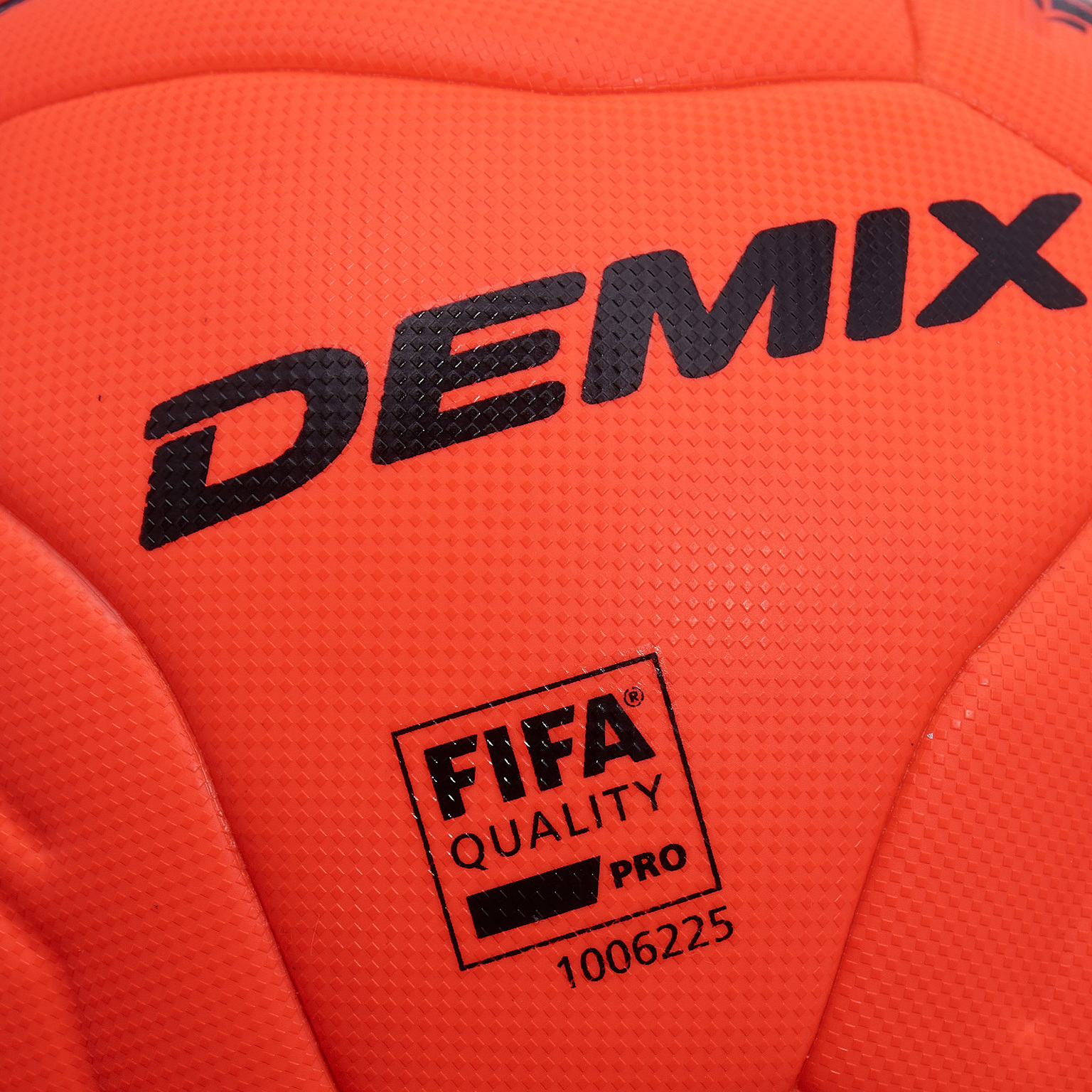 Футбольный мяч Demix Fifa Quality Pro Unique Panels 114512-MX