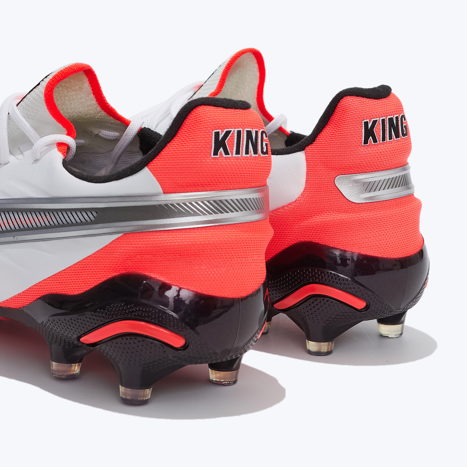 Бутсы Puma King Ultimate FG/AG 10882101
