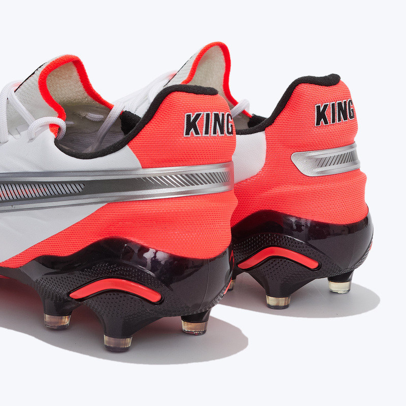 Бутсы Puma King Ultimate FG/AG 10882101