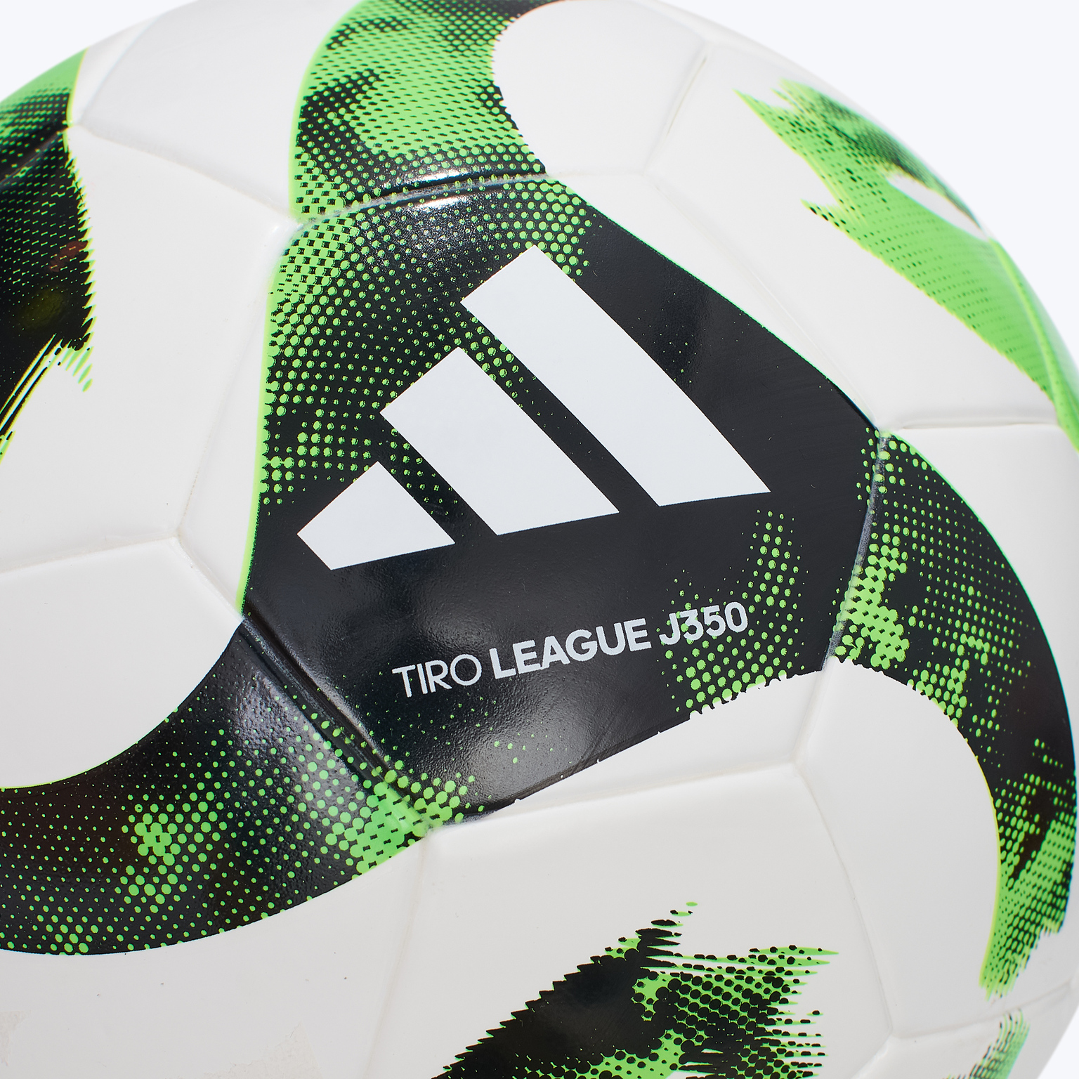 Облегченный футбольный мяч Adidas Tiro LGE J350 HT2427