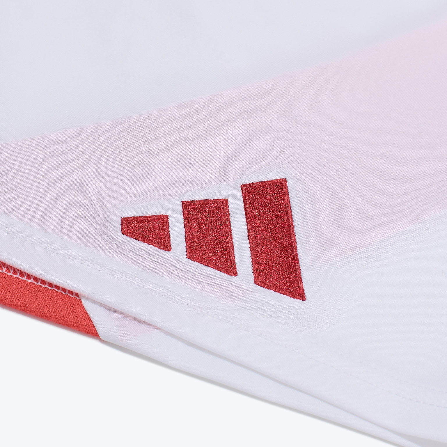 Шорты игровые домашние Adidas Manchester United сезон 2025/26