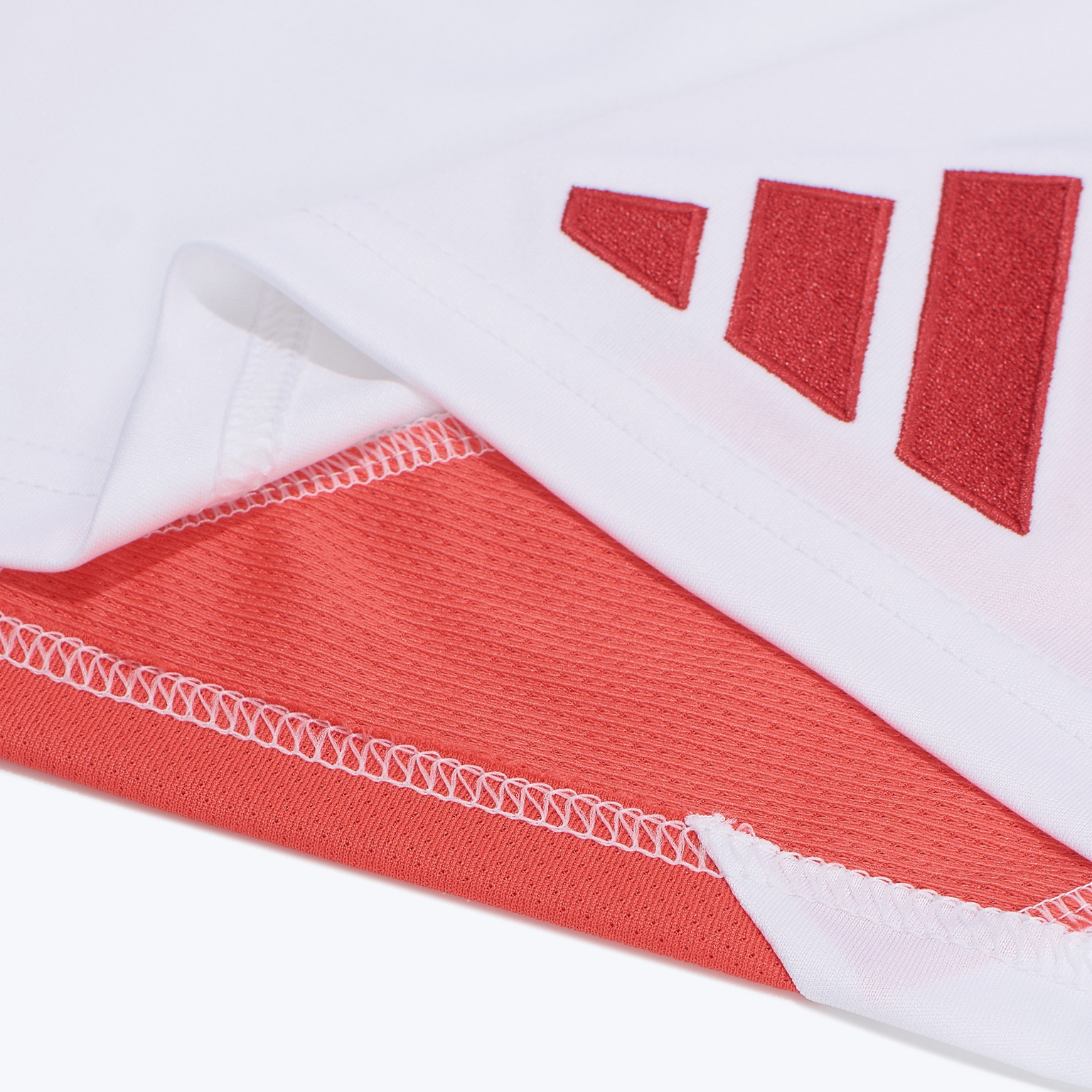 Шорты игровые домашние Adidas Manchester United сезон 2025/26