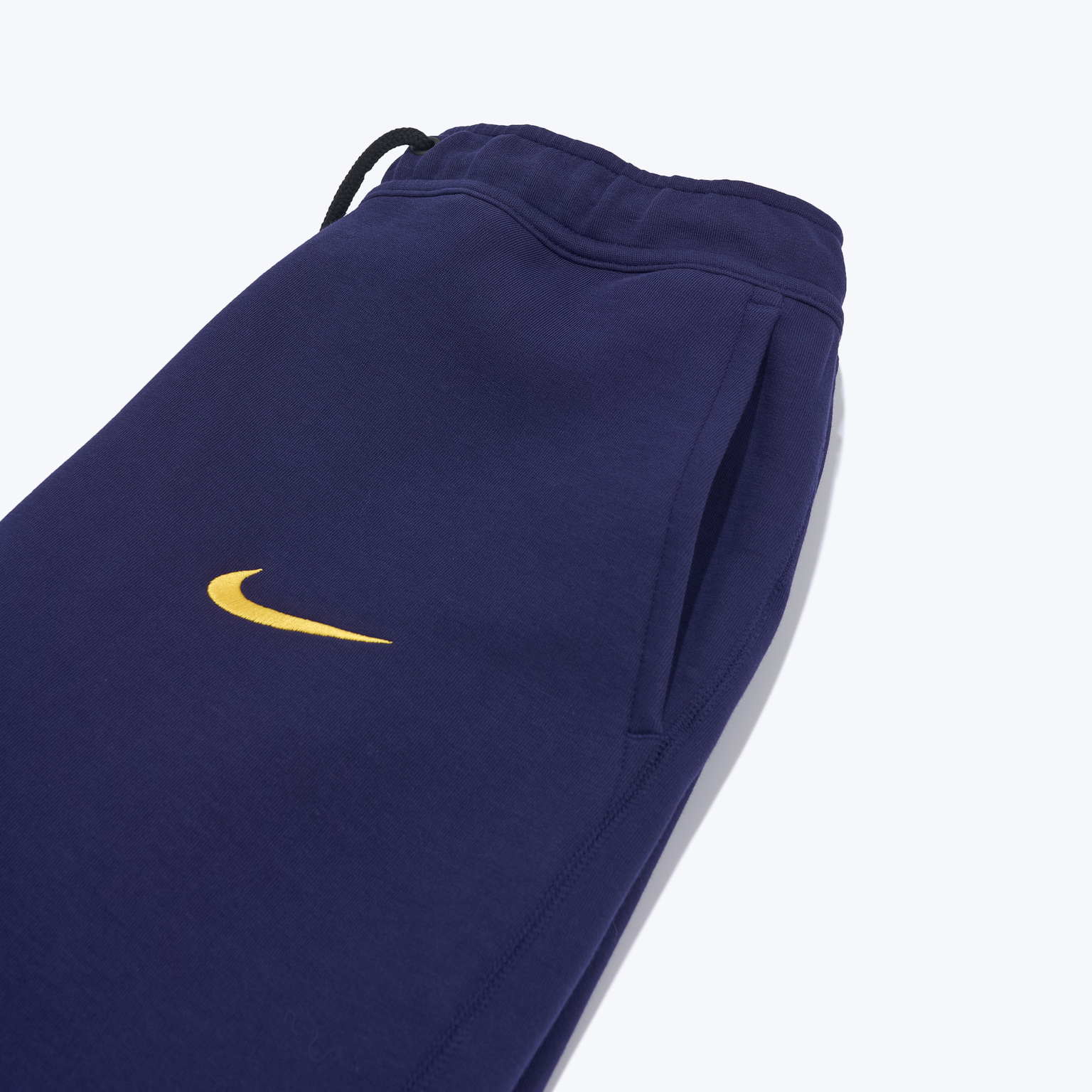 Брюки Nike Barcelona Tech Fleece Jogger HJ6444-594