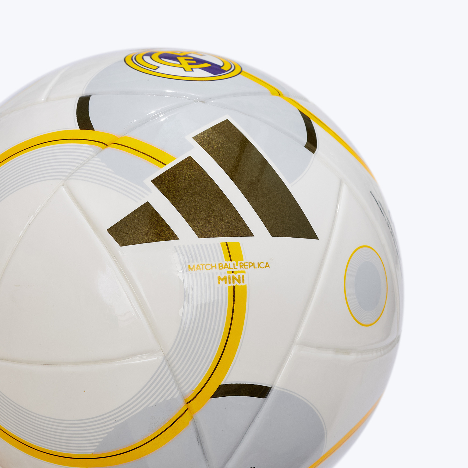 Сувенирный мяч Adidas Real Madrid Mini JN7358