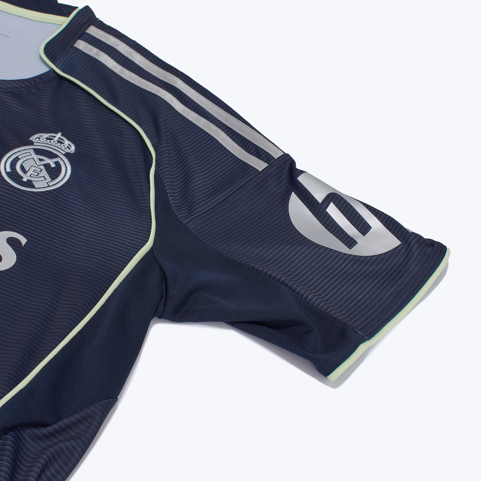 Футболка игровая выездная Adidas Real Madrid сезон 2025/26