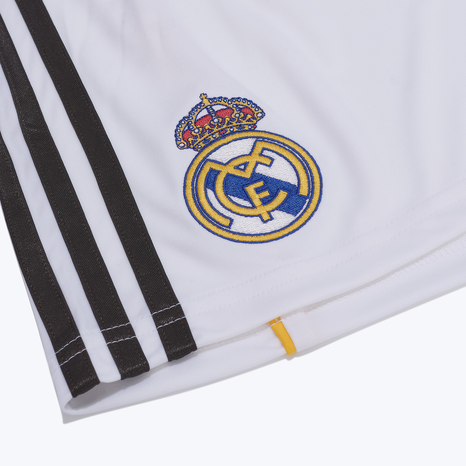 Шорты домашние подростковые Adidas Real Madrid сезон 2025/26 JN8878