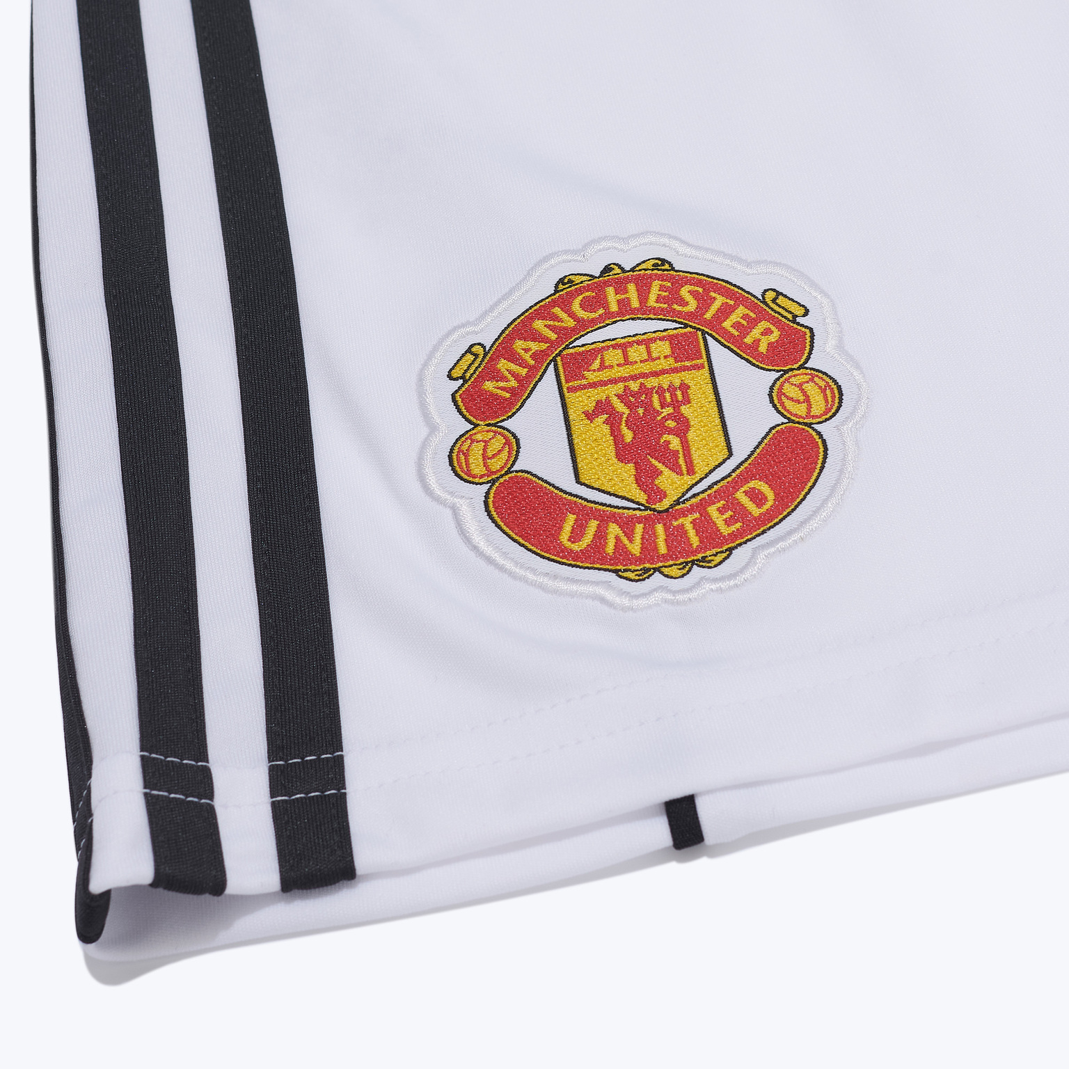 Шорты игровые домашние Adidas Manchester United сезон 2025/26
