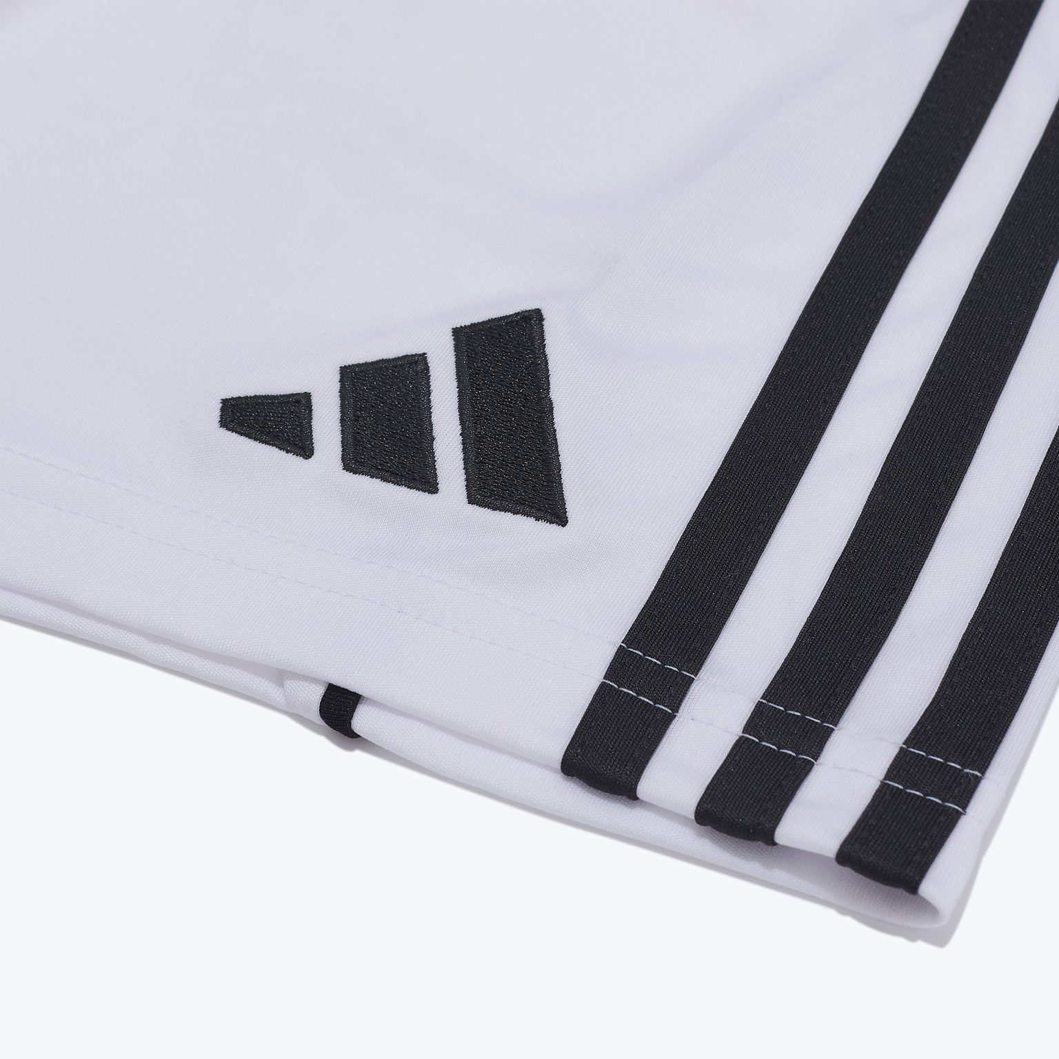 Подростковые шорты Adidas Manchester United Home сезон 2025/26 JP3017