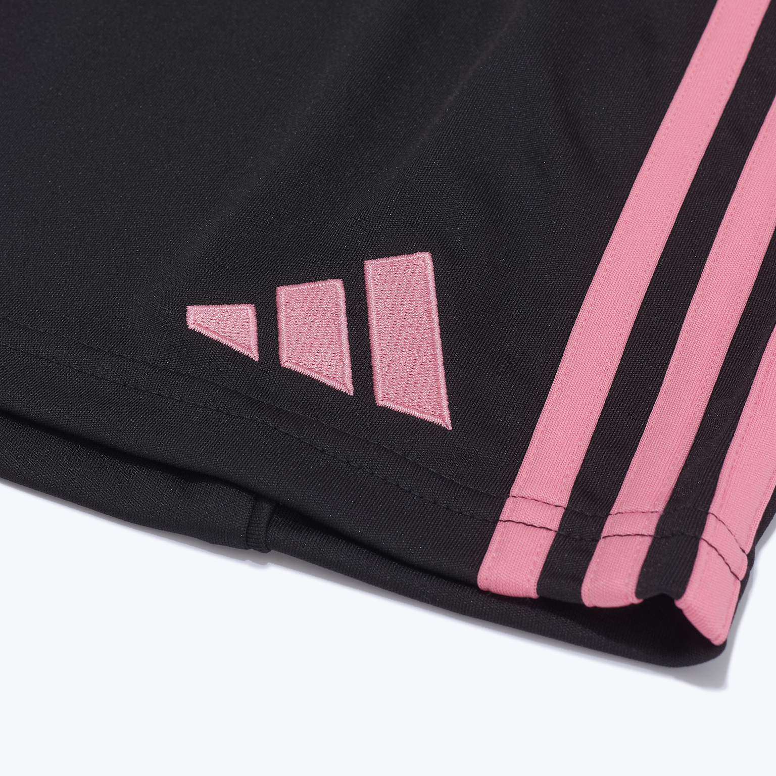 Шорты домашние подростковые Adidas Juventus сезон 2025/26