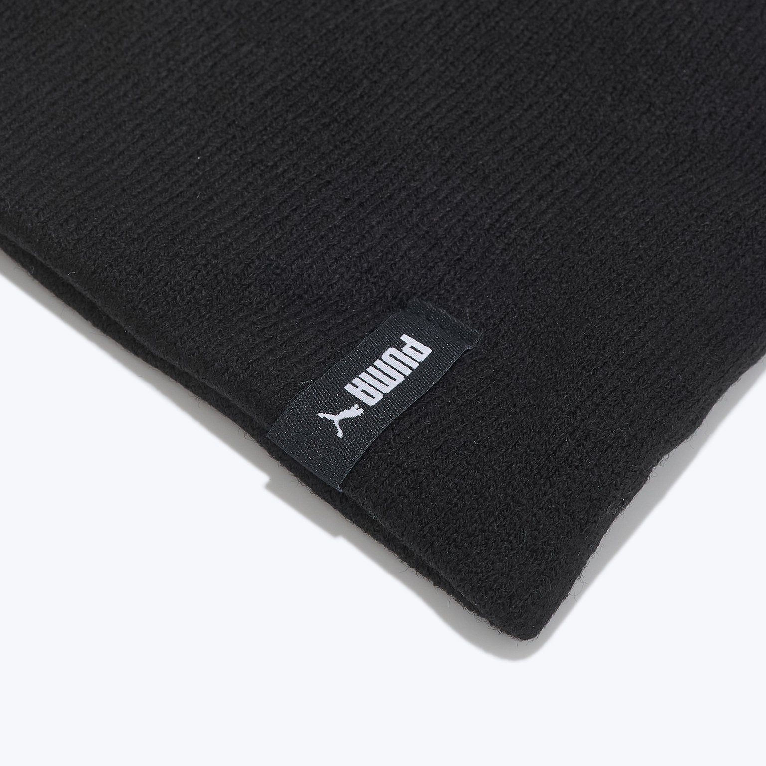 Шапка Puma Ess Cuffless 02343301