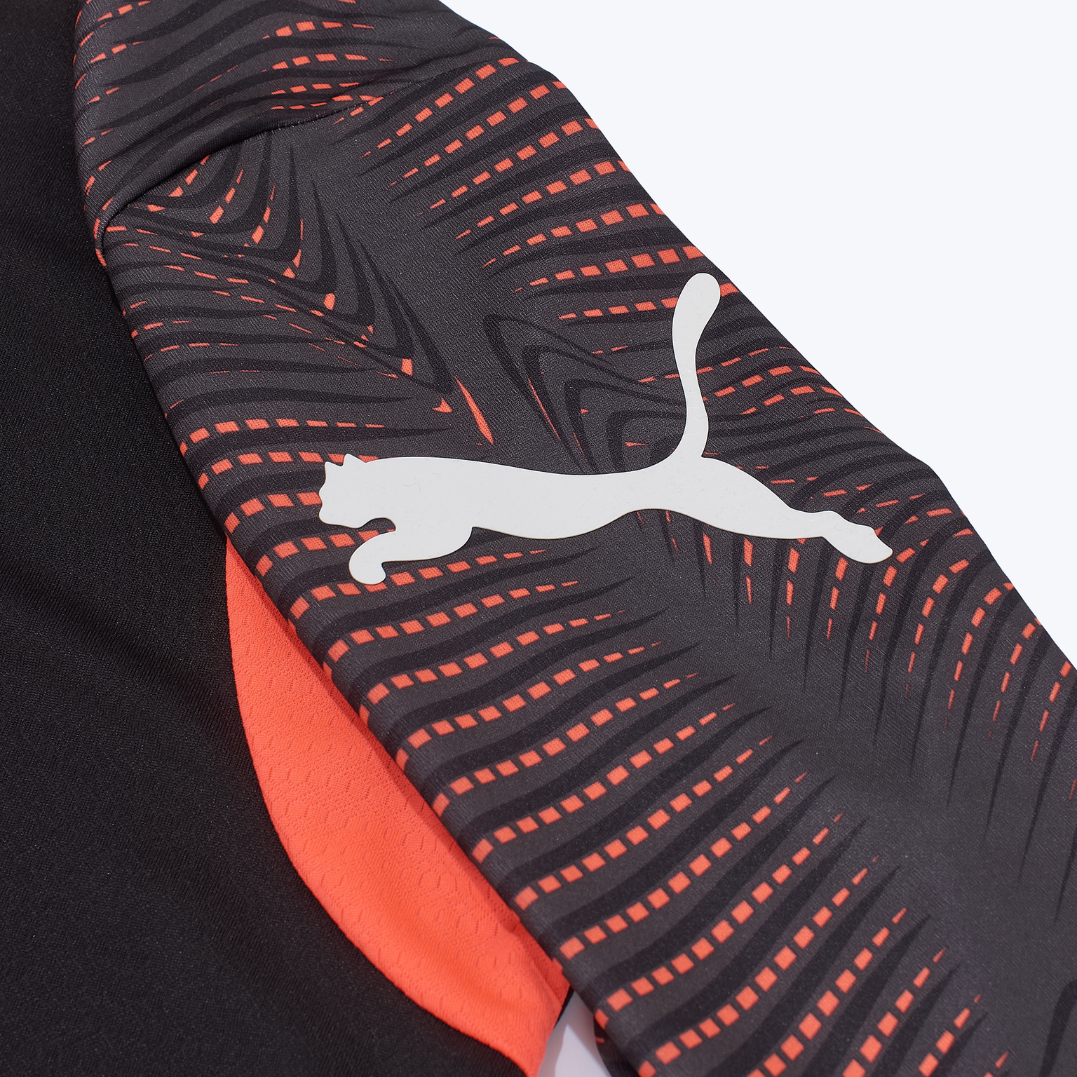 Свитер тренировочный Puma Individual Final 1/4 Zip Top 66042601