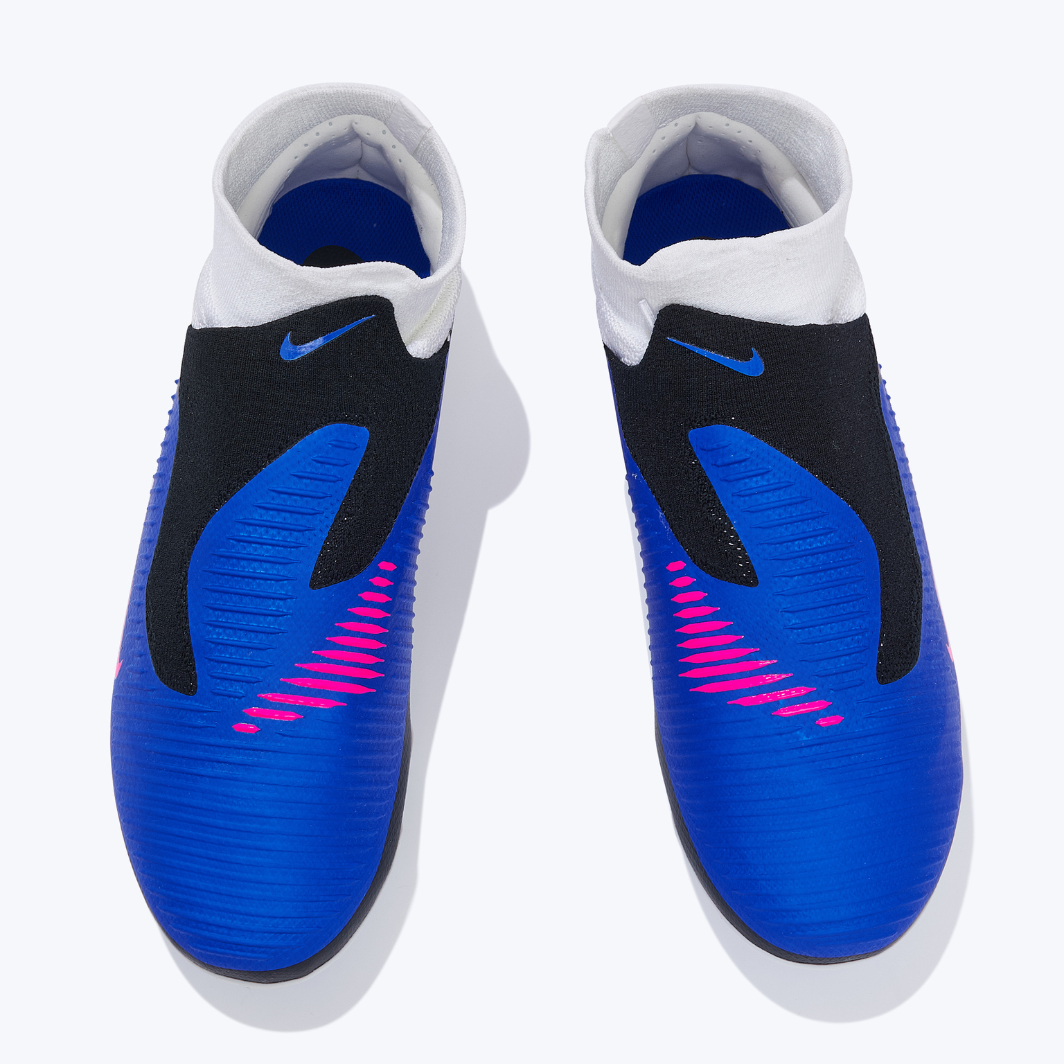 Бутсы Nike Phantom 6 High Pro FG HQ2311-446